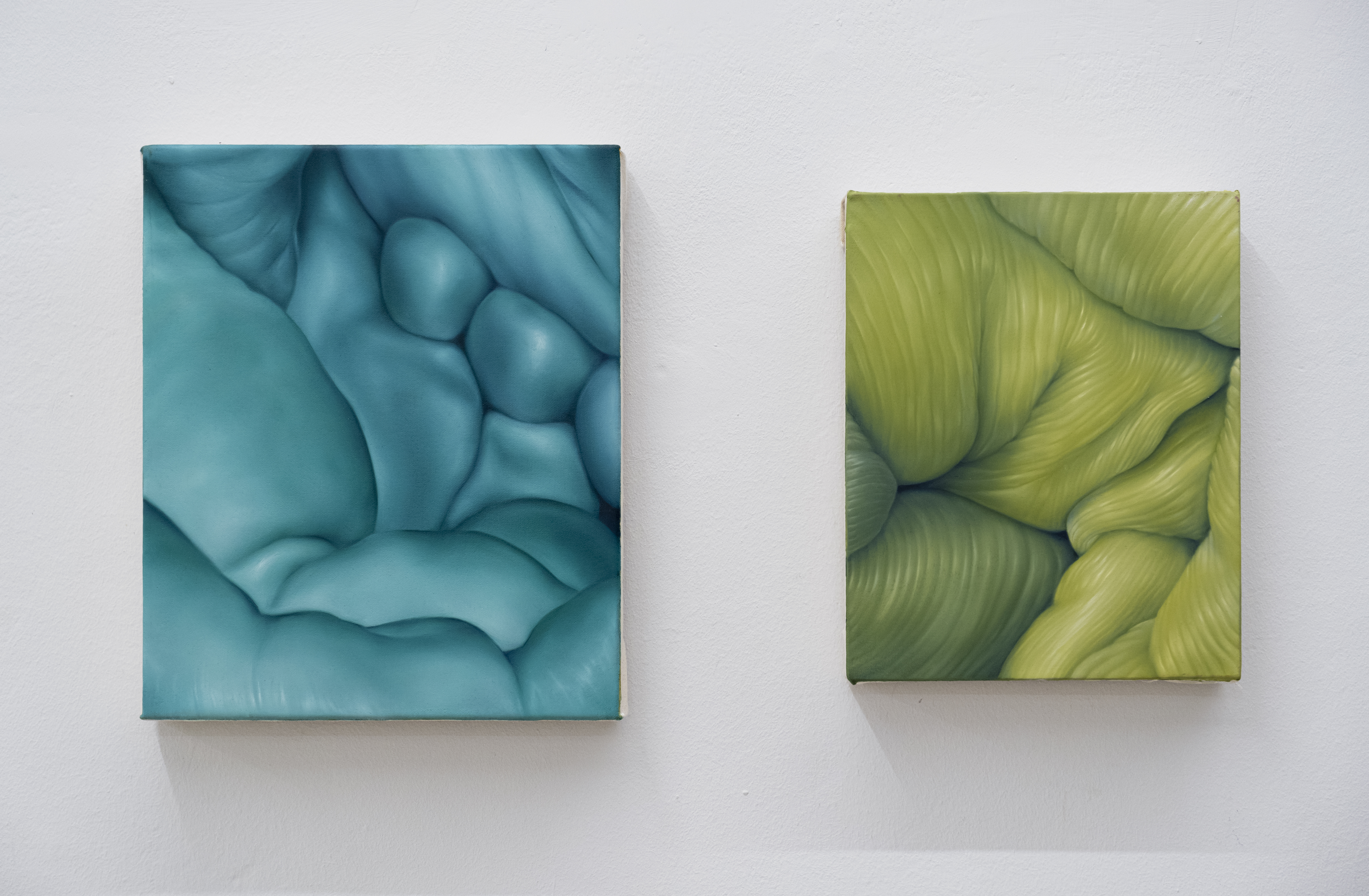 Left: la pa ti ta (2022), oil on canvas, 10x12"; Right: Libélula (2022), oil on canvas, 8x10"