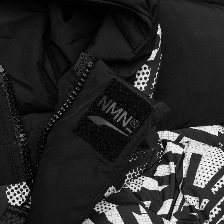 ↑ Female branded velcro on neck storm flap.