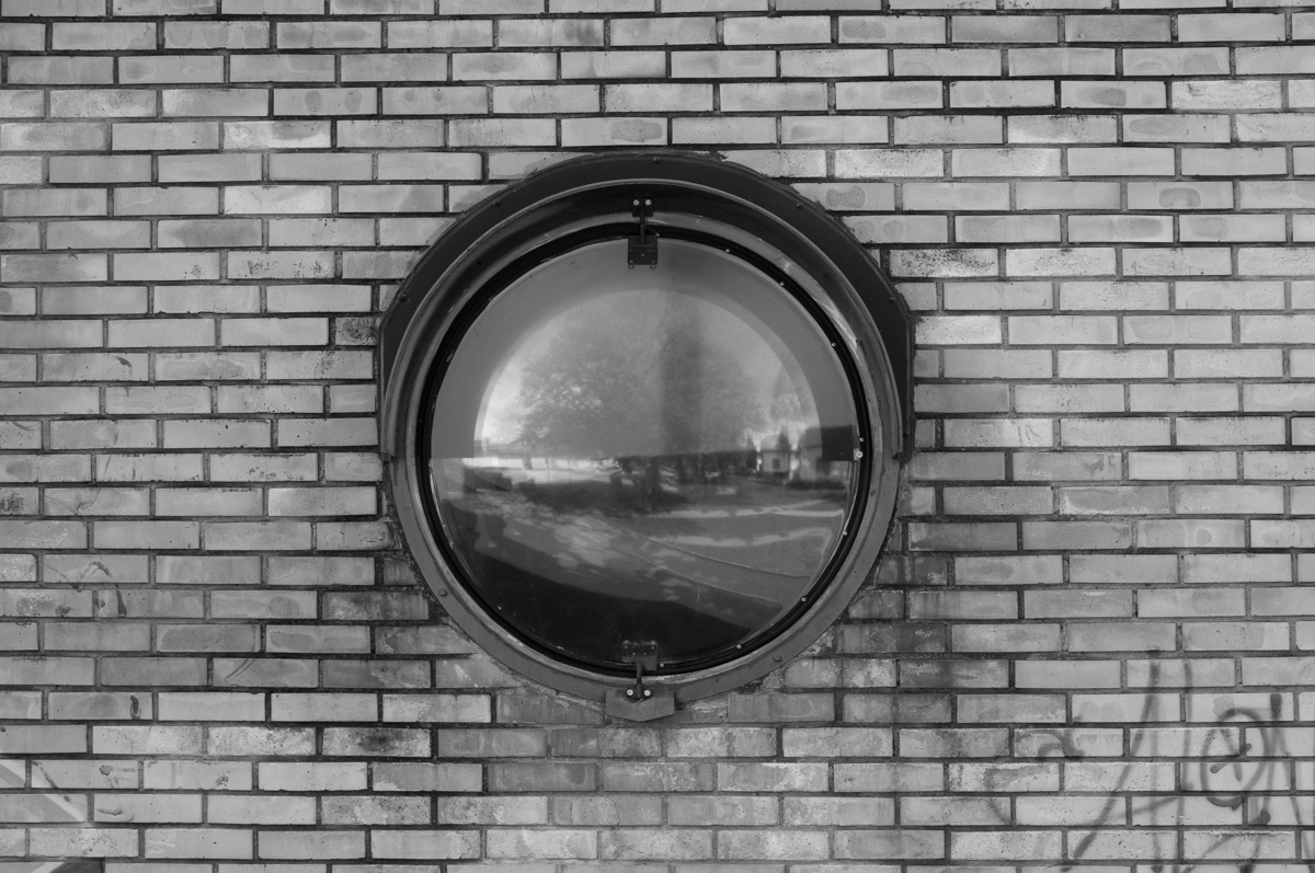 Nekdanja Knjižnica Ivana Cankarja, Vrhnika / 1980, Lojze Dra&scaron;ler