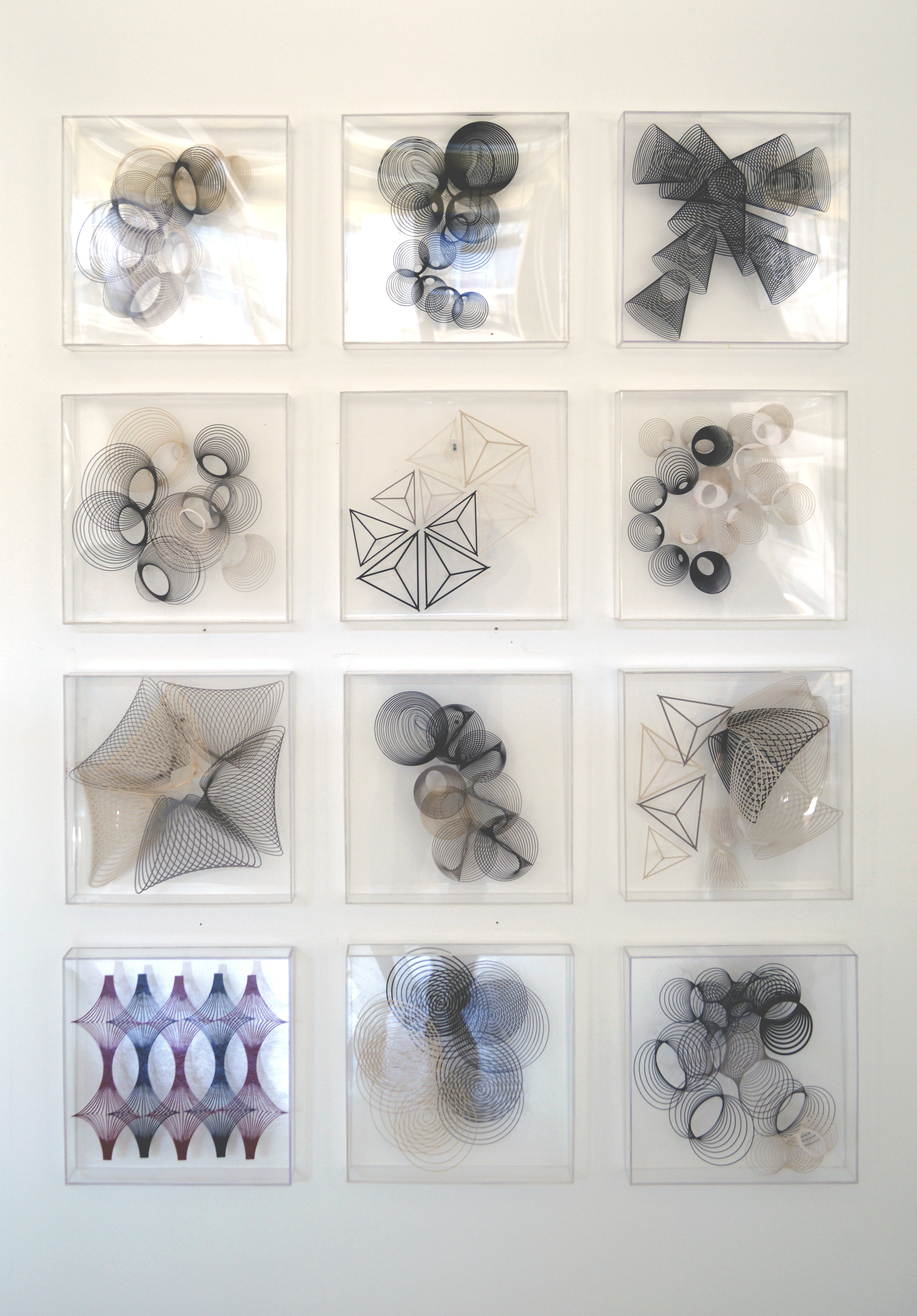 Acrílico y dibujos en papel de algodón 300 gr calado, superpuesto en capas.  //ENG: Acrylic and cut outs from 300 gr cotton paper overlapped 