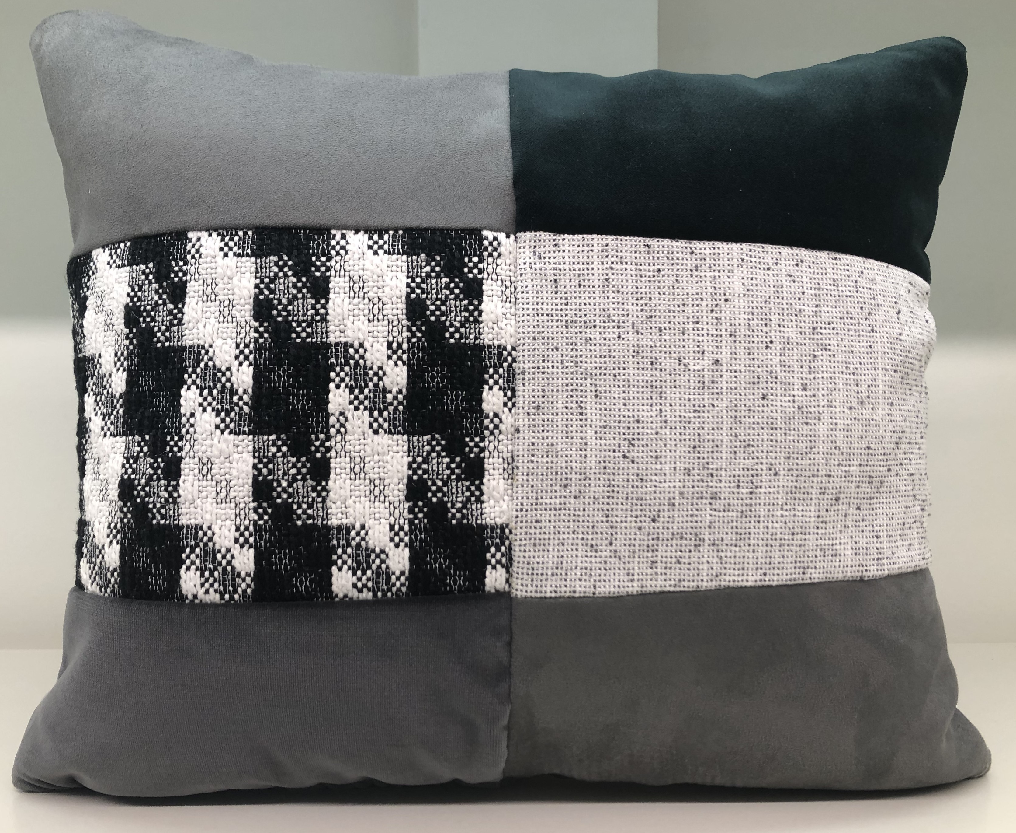 HANDMADE PATCHWORK PILLOW BLACK CHESS _€45.60