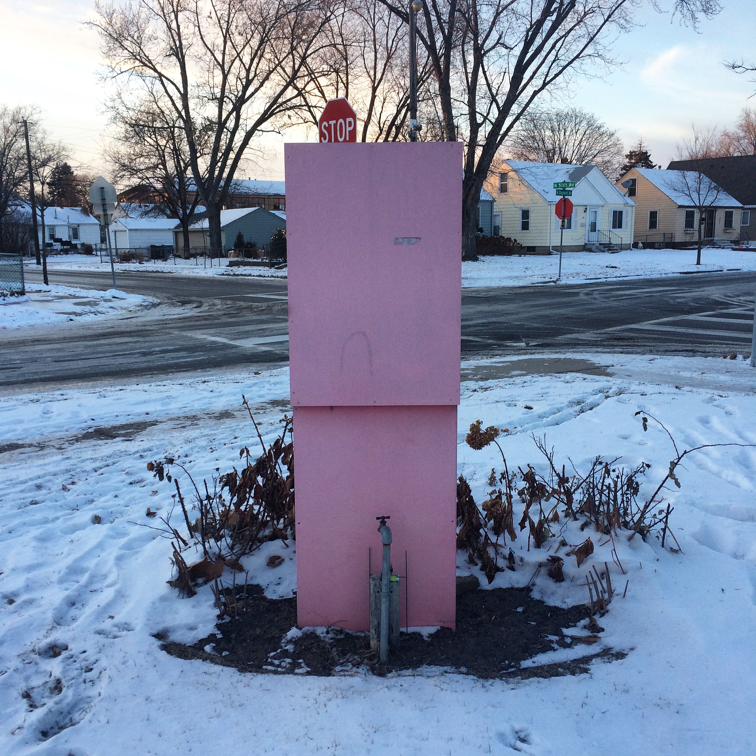 Pink monolith, Lind-Bohanon
