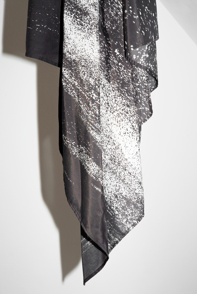 SCHWIMMENDE KIRSCHBLÜTEN / 135x135cm / 100% Organic Cotton