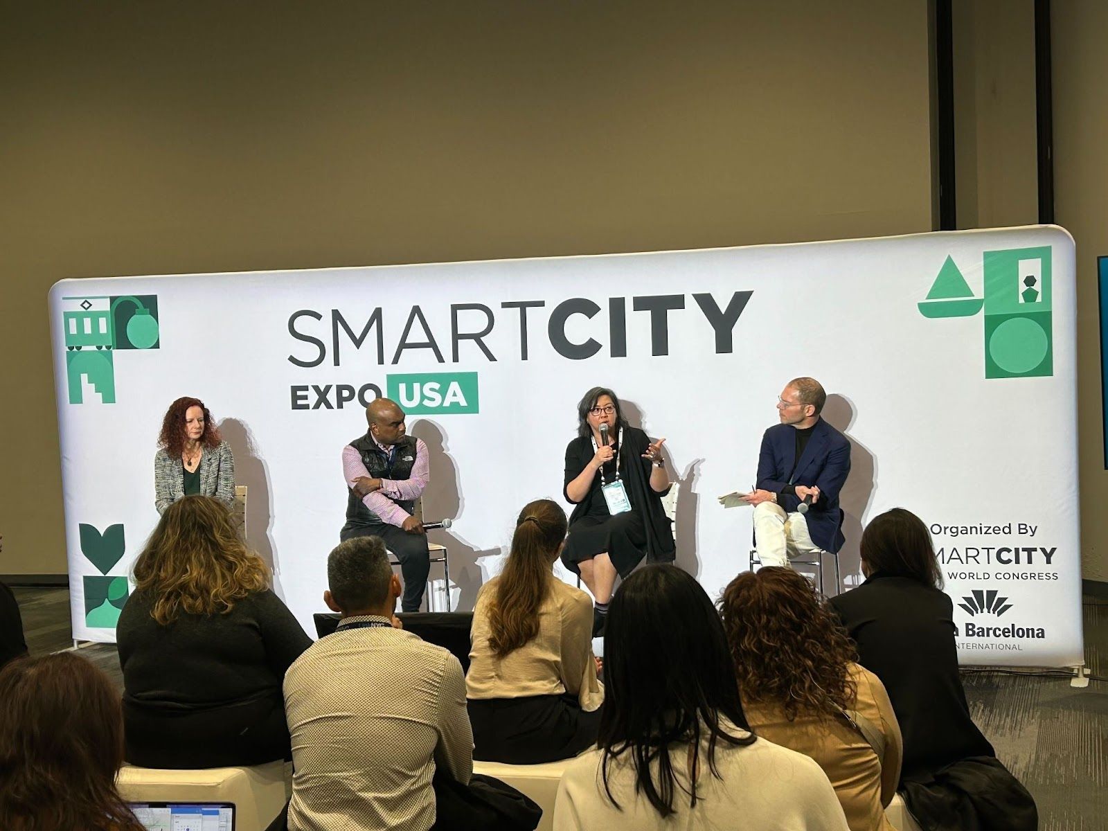 MODERATING - SMART CITY EXPO USA - 04.2025