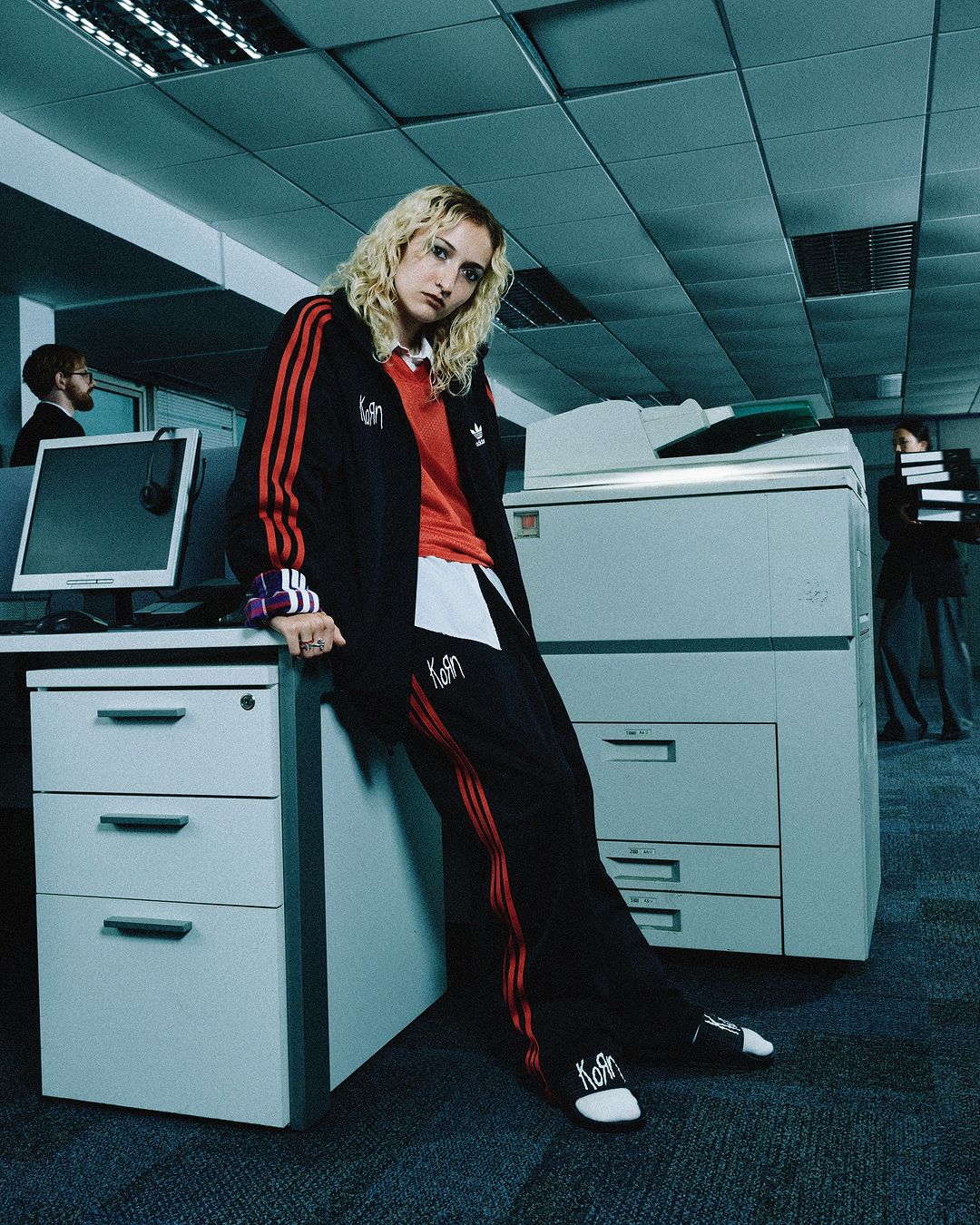 7 NOV — FINALMENTE OCURRIÓ: ADIDAS Y KORN LANZAN LA SEGUNDA PARTE DE SU  COLABORACIÓN