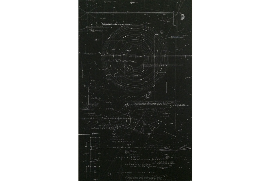 María EdwardsVerso V, 2017Lápiz pitt sobre dos pizarras de madera122 x 76 cm