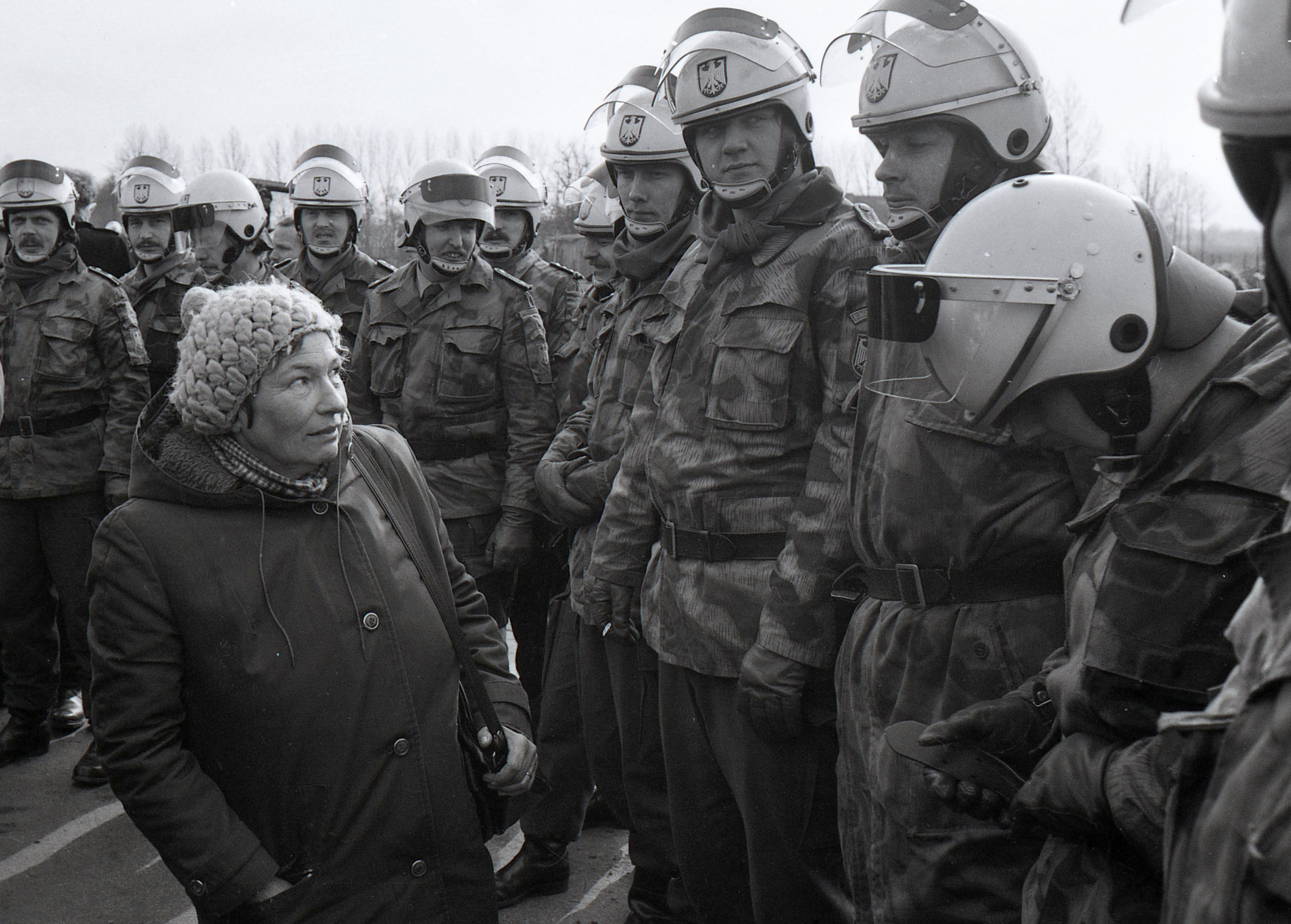 Marianne Fritzen (Vorsitzende der Bürgerinitiative Umweltschutz in Lüchow-Danneberg)bei Beginn der Probebohrungen für das Atommüll-Endlager Gorleben, 1979.