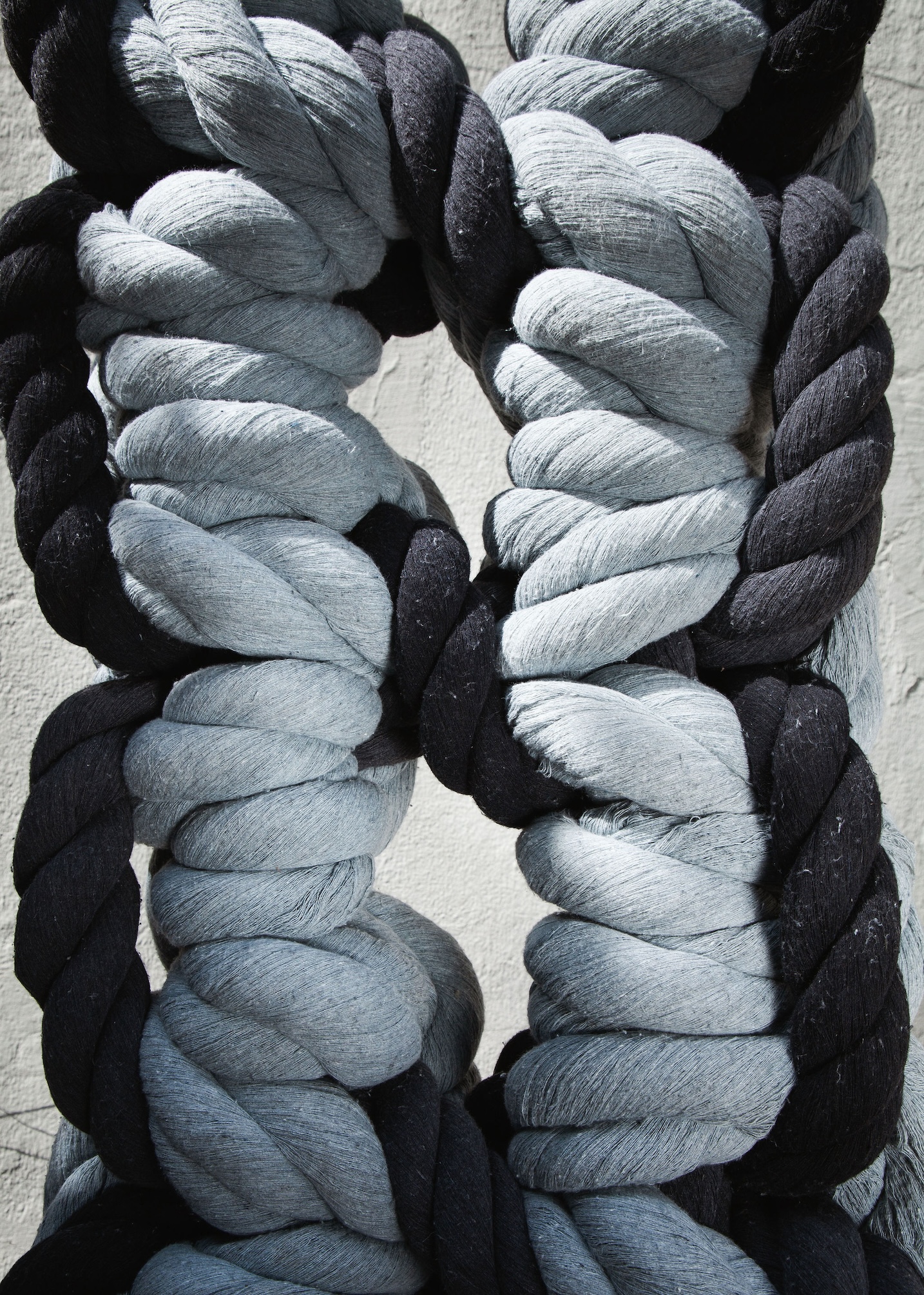 EMMA BOOMKAMP MACRAME MIXED CLIMBING ROPE / BLACK + WHITE