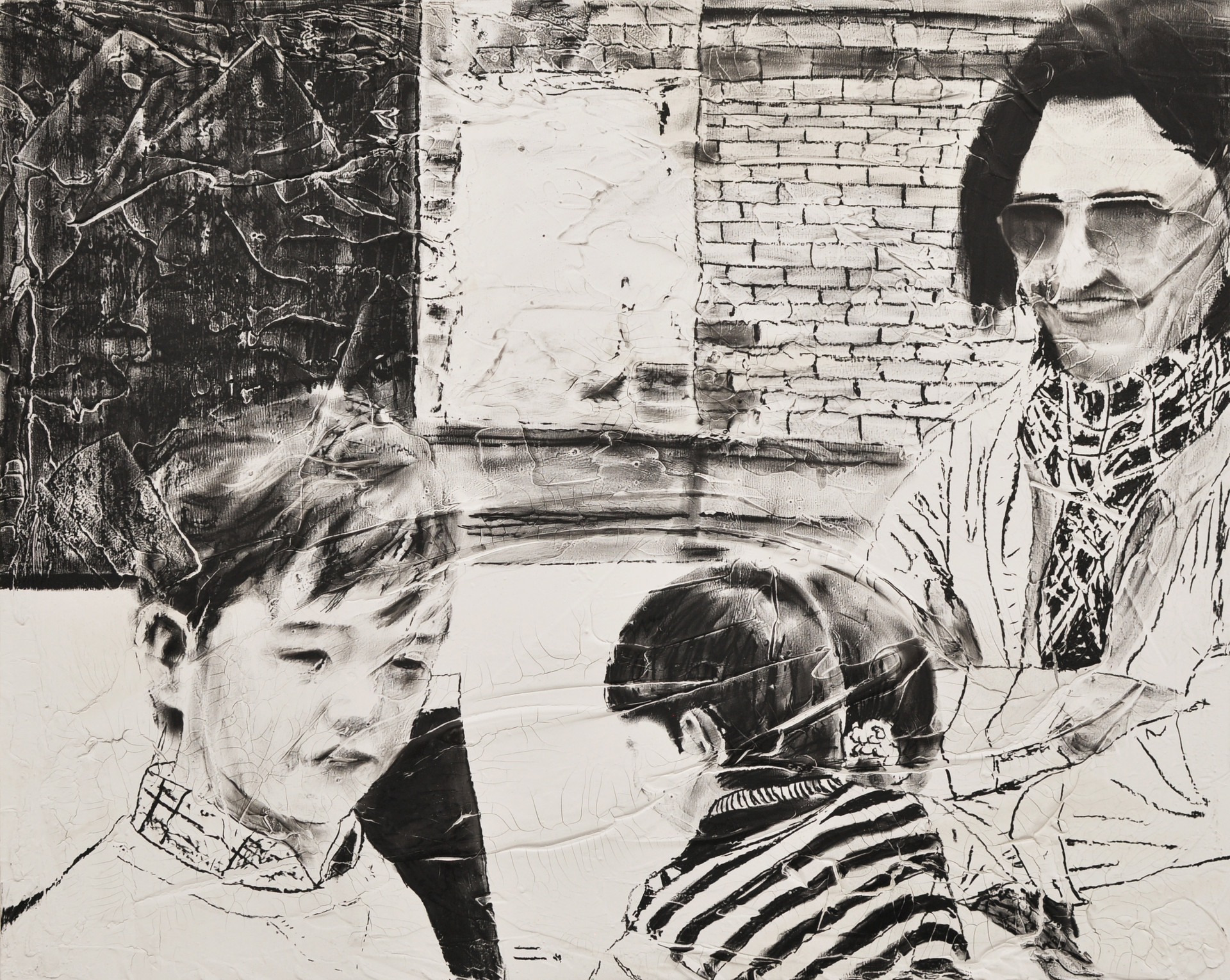 Family in Antwerp, 2017, charcoal, industrial paint on abandoned canvas, 72.7*90.9(cm)