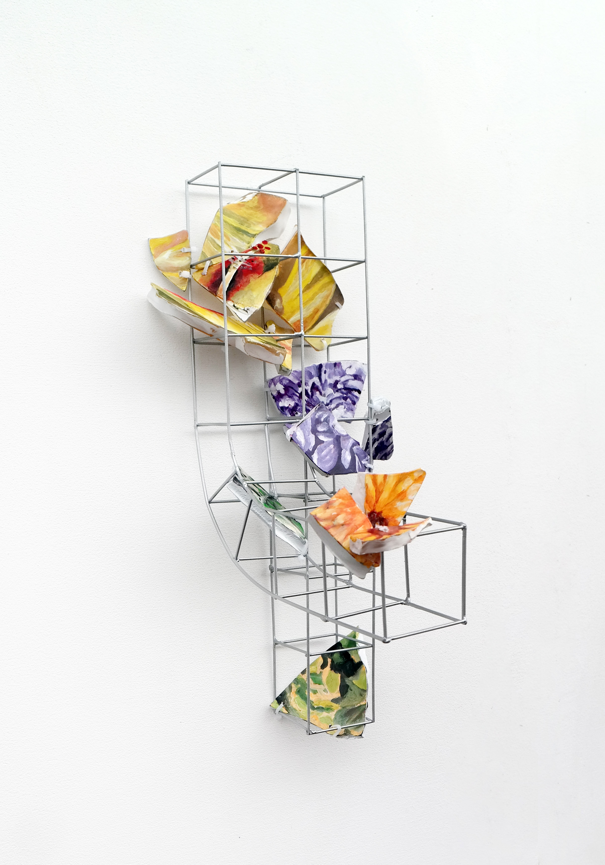 No Construction Allowed Holidays #2 | 2022 | Wire, resin, acrylic paint | 45 x 18 x 26 cm