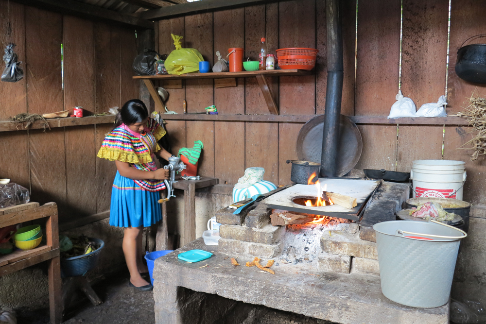 Alma grinding corn in the kitchen. San Gregorio la Esperanza, Chiapas 2021. By María Naidich