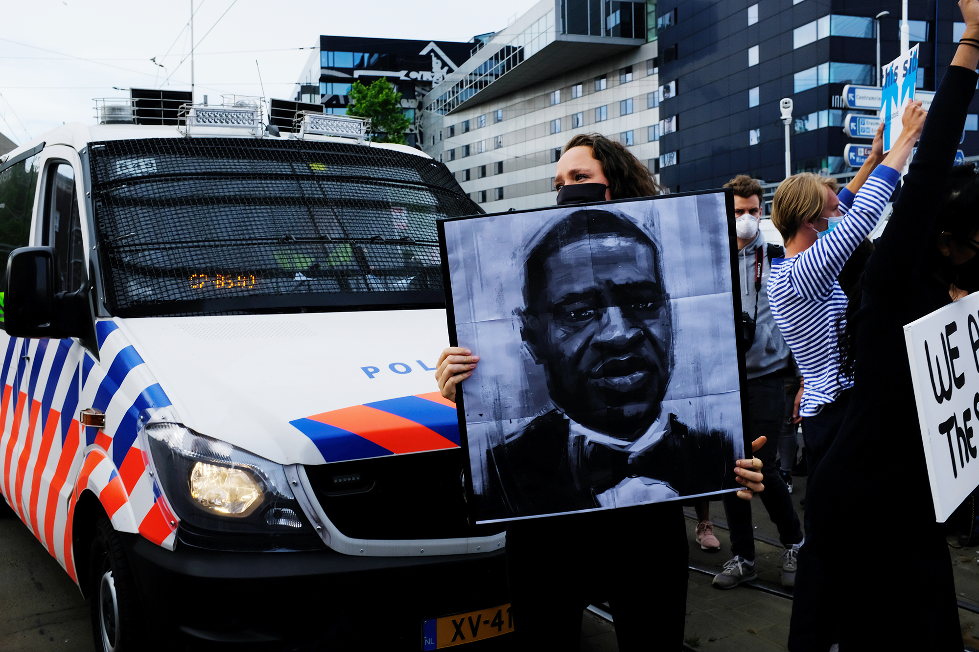 Philippe-Sarfati-reportage-photography-photographer-street-documentary-photojournalism-photojournalist-demonstration-training-rotterdam-netherlands-police-blm-black-lives-matter-poster-frame-george-floyd-portrait