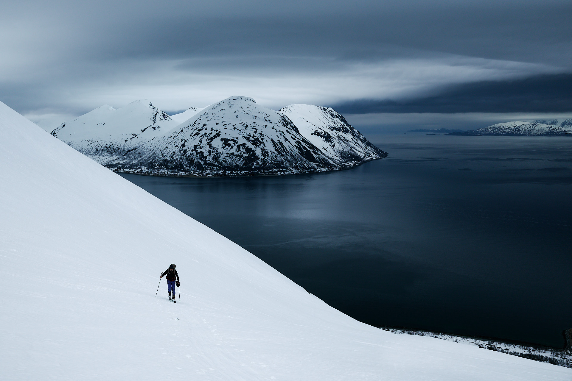 On Singeltinden, Arnøya