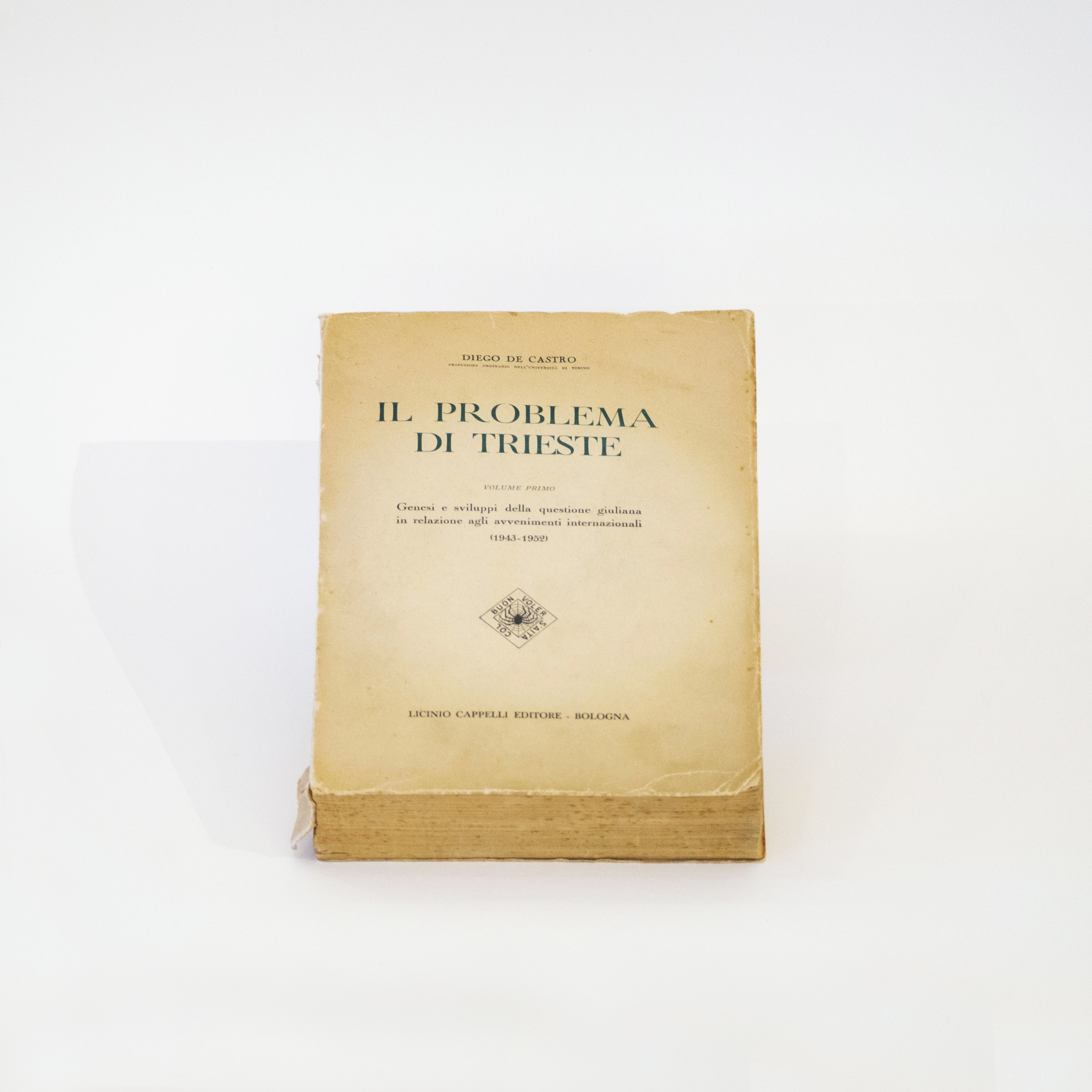 Il problema di Trieste. Volume I. Genesi e sviluppi della questione giuliana in relazione agli avvenimenti internazionali (1943-1952), Diego de Castro, editore Licinio Cappelli Bologna.