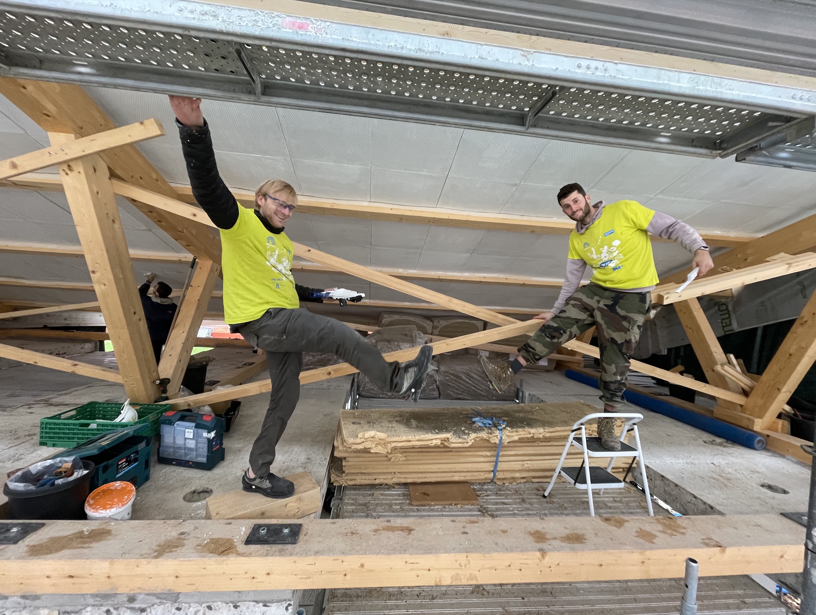 Enfin, on remet une couche de peinture pour donner une apparence plus régulière aux panneaux réutilisés