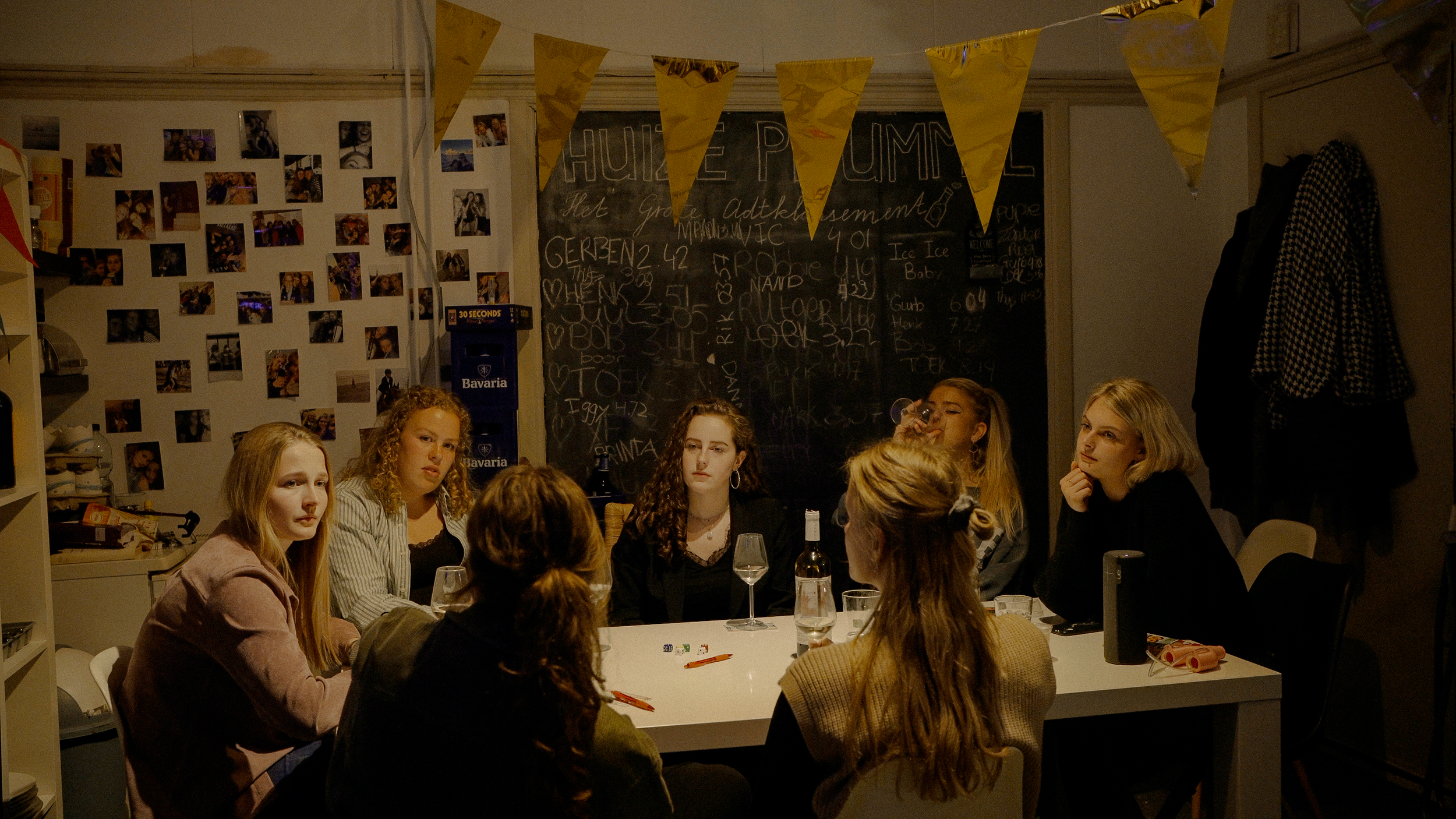 Paulien, Iliona, Anna, Katelijne, Ruth, Theike, Noah / 04:10 / screenshot