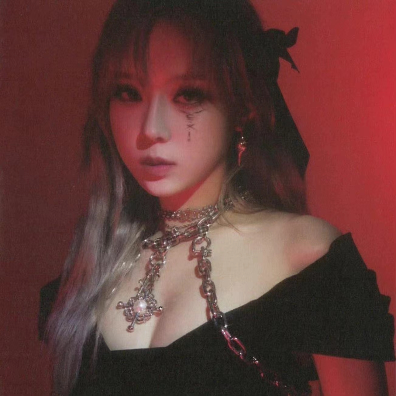 Winter of Aespa wearing Pearl in the Flesh