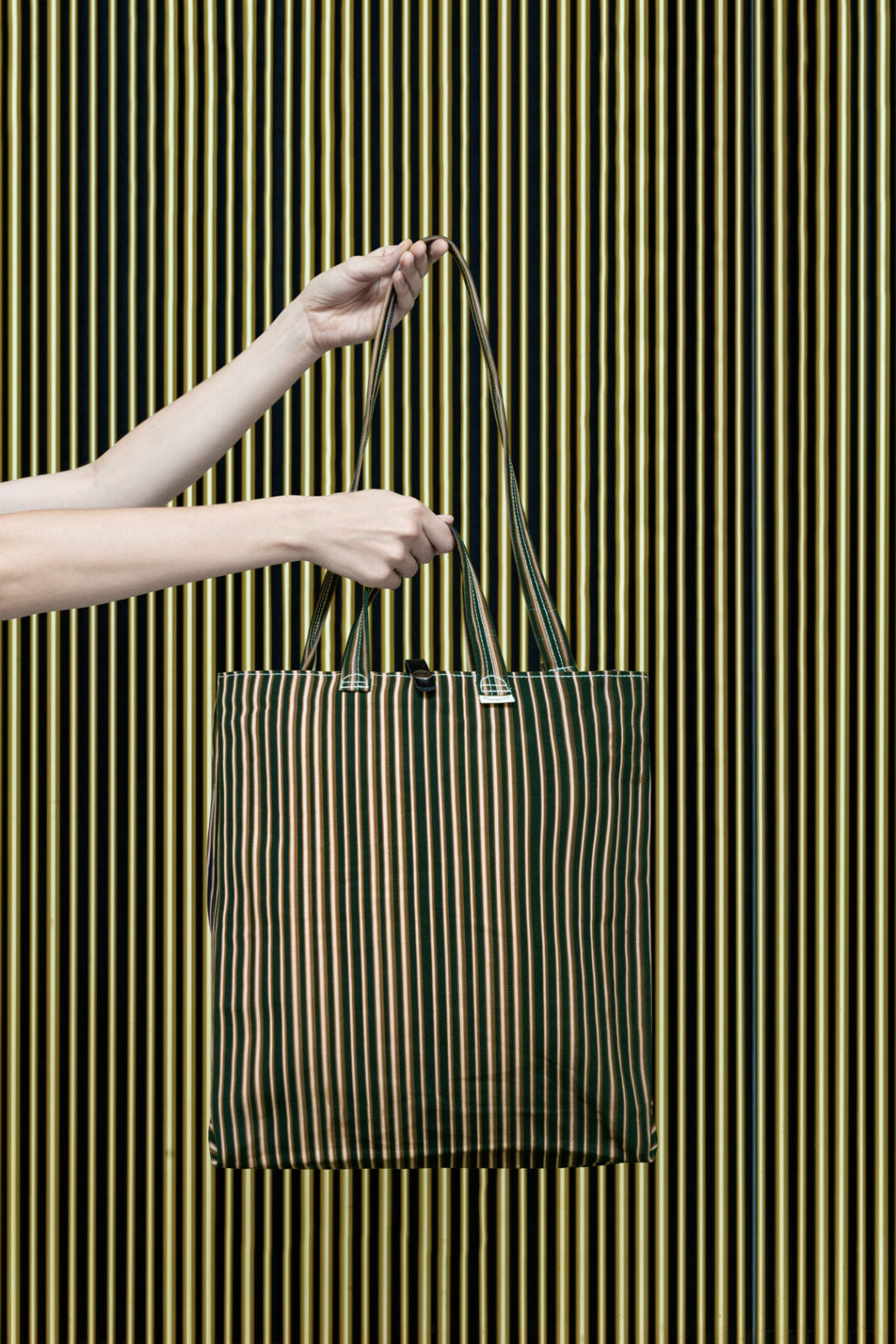 QWSTION + KUNSTHAUS ZÜRICH Bananatex® Collaborative Edition Inspired by David Chipperfield Architects’ Kunsthaus Extension. COLOUR: Brass tubes