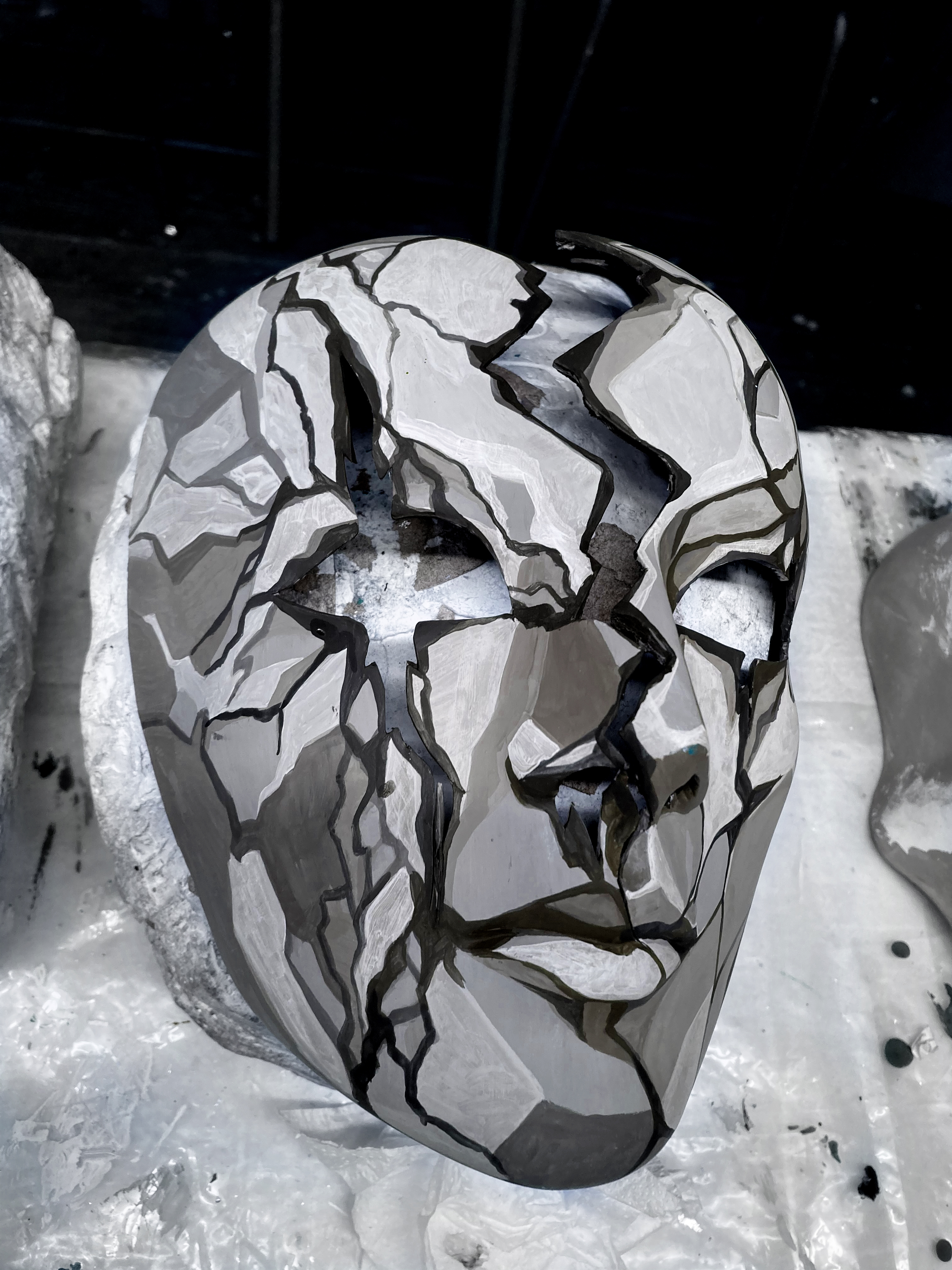"Crack": Mask Decoration for Tragicomica. ©cutterfly, Venice 2025