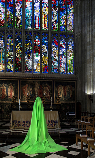 Woman at Eton College Chapel (I), 64 × 105.8cm. 2016