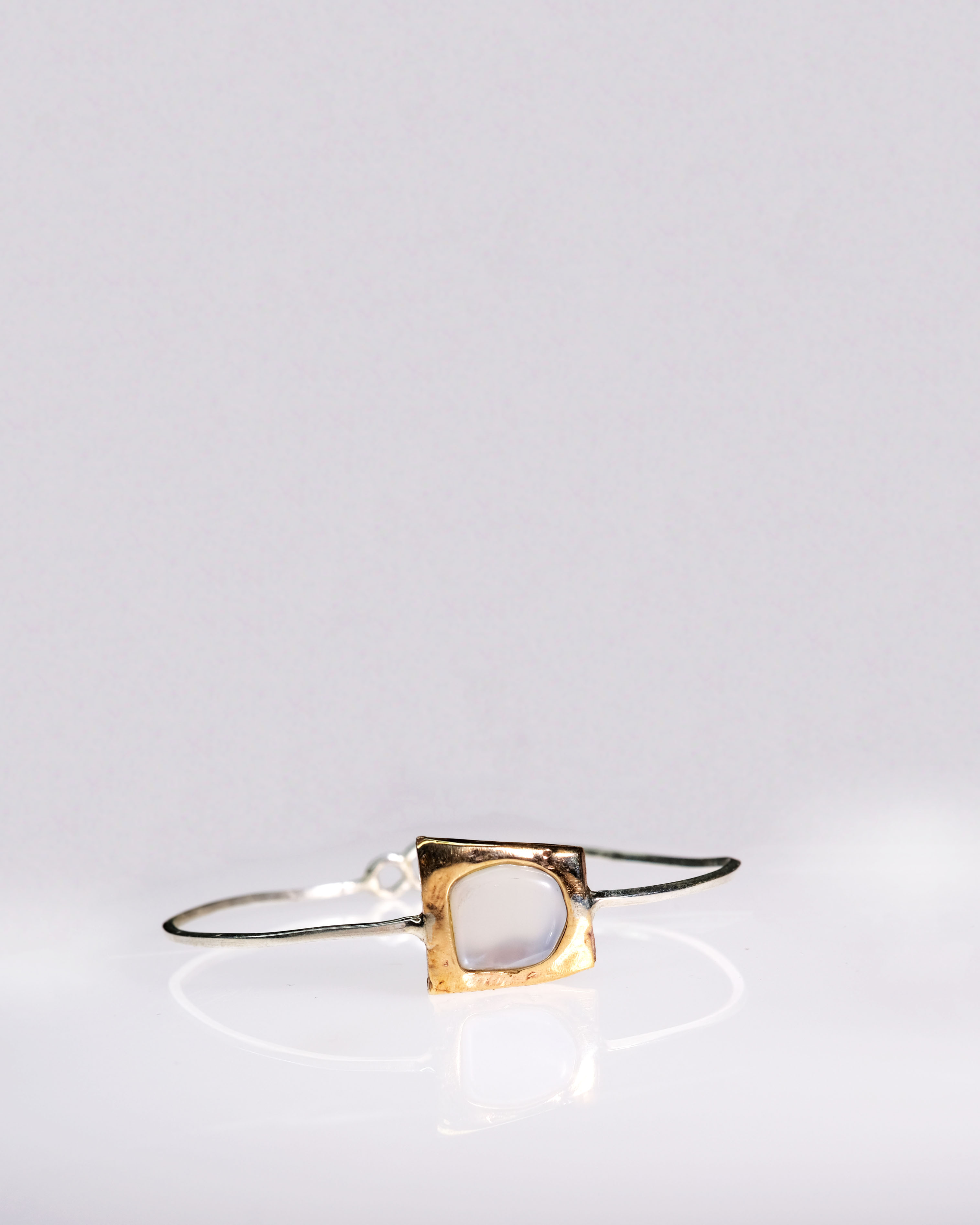 Silver bronze quartz