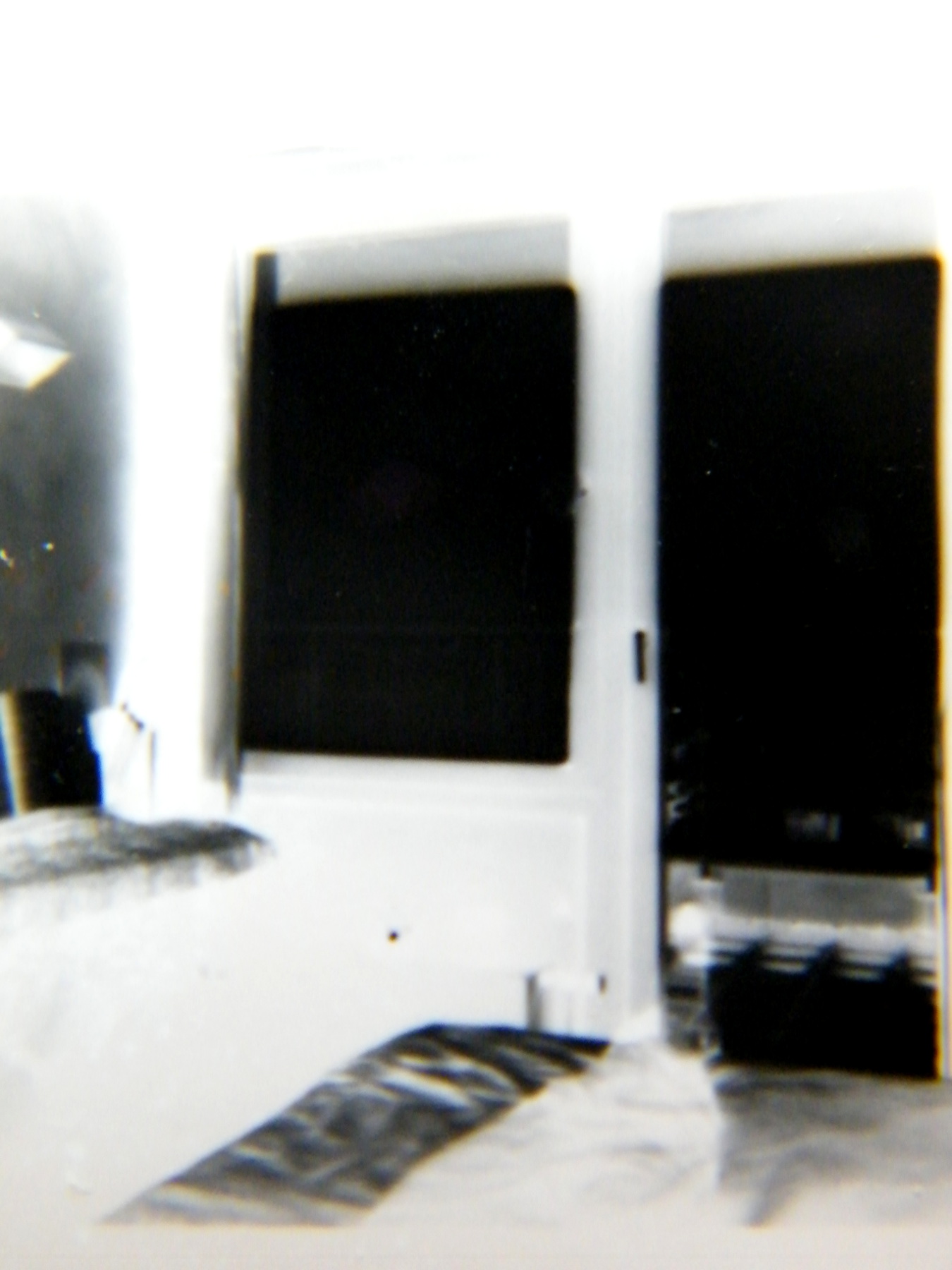 INTERSPACE, Installation mit Lochkamerabildern, je 3,5cm x 5cm, Serie 2014-2017.