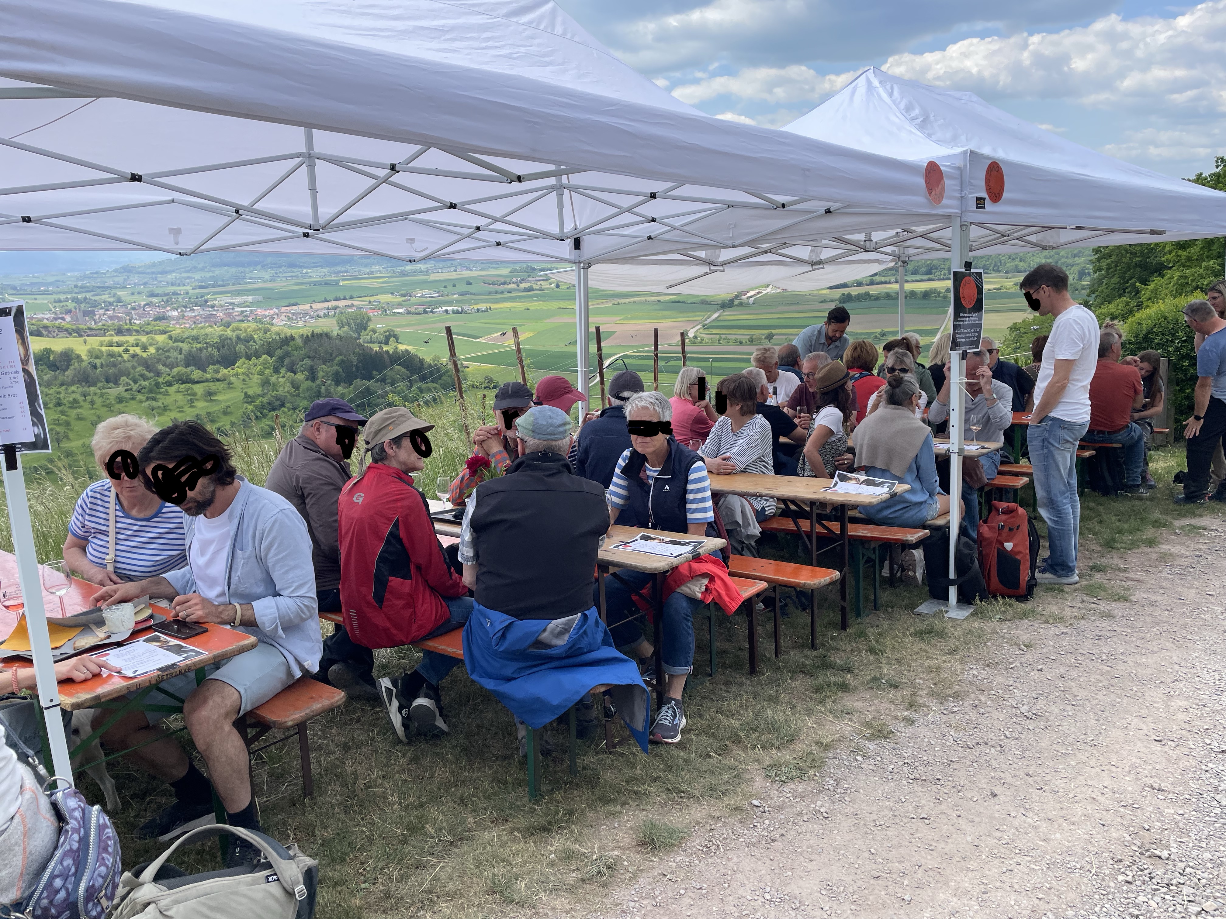 Weinwandertag 2025 in Breitenholz am Unruhewein-Stand unterhalb der Müneck