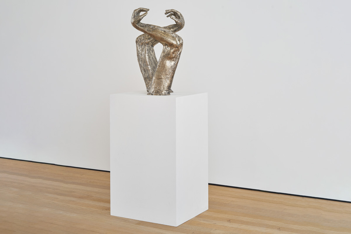 Zoë Paul, Parody the way they dance, refusing to salute them (2021) | Bronze and silver, Approx. 58 x 40 x 36 cm, Edition of 3 + 1AP