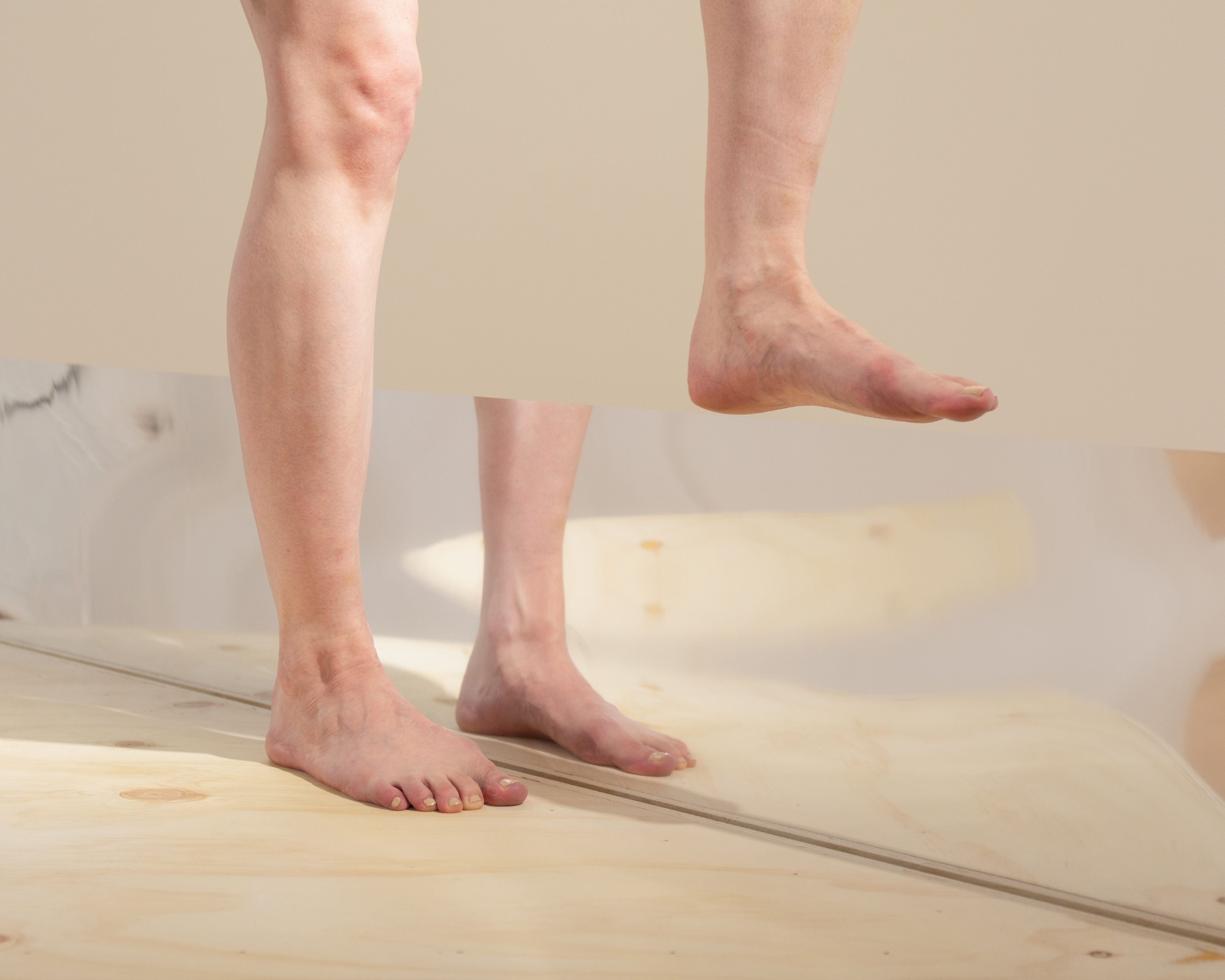 Part Performance, durational performance, mylar, aluminium, plywood, pine, 2025. VCA Graduate Exhibition, Melbourne. Photography by Costa Virtanen.