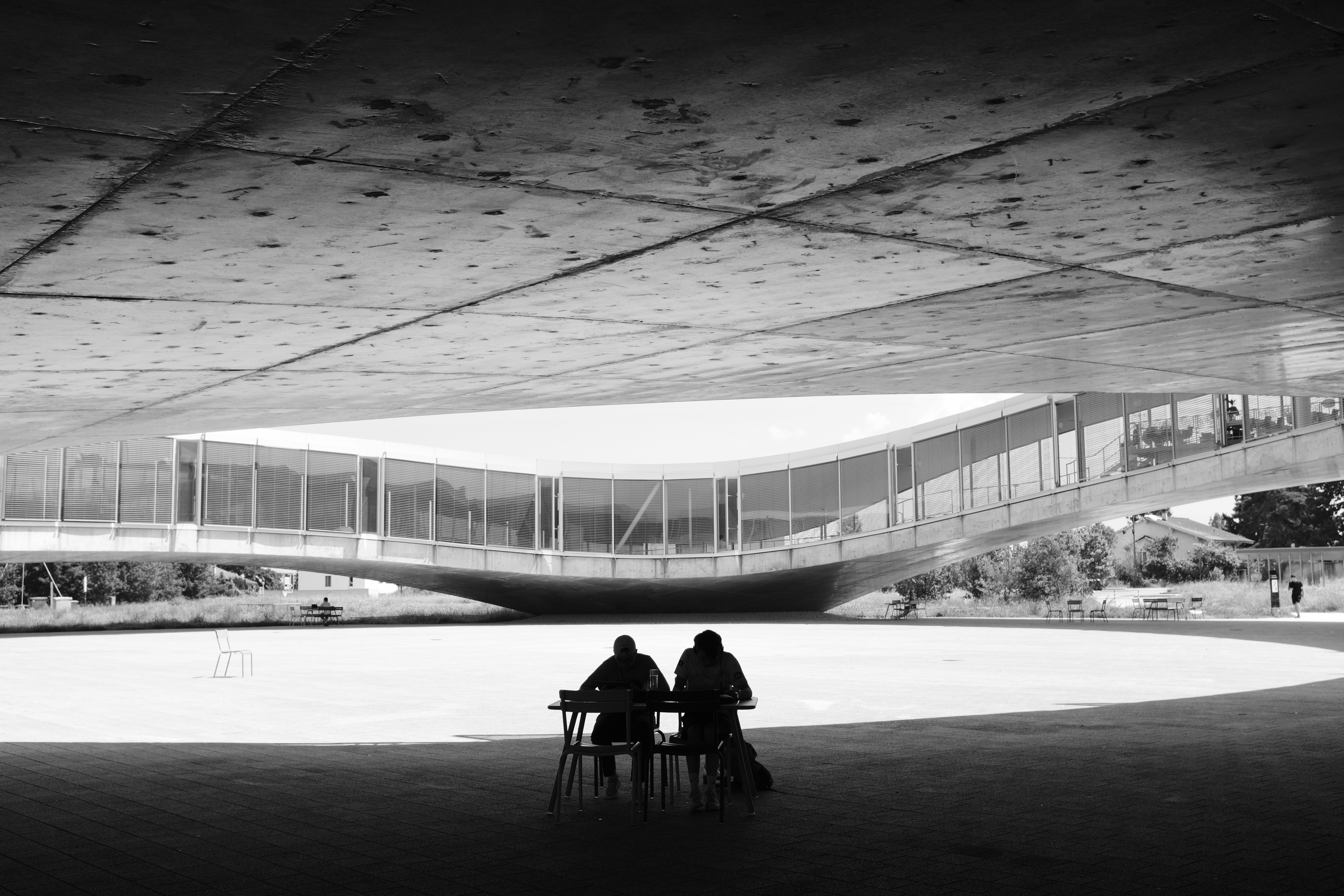 Philippe Sarfati-Territories-photography-photographer-street-documentary-architecture-black-and-white-sanaa-rolex-learning-center-epfl-lausanne-switzerland-students-studying-exams-under-shadow-concrete-curved-structure