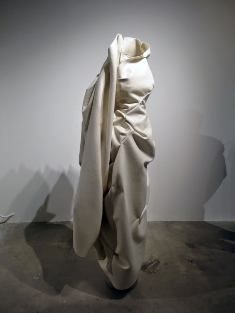 5/11 – JOHN AND MARY.Undyed, fire-resistant wool felt, brass, buttons, wire, sonotube, concrete. 140 cm x 320 cm x 30 cm variable, 2013.