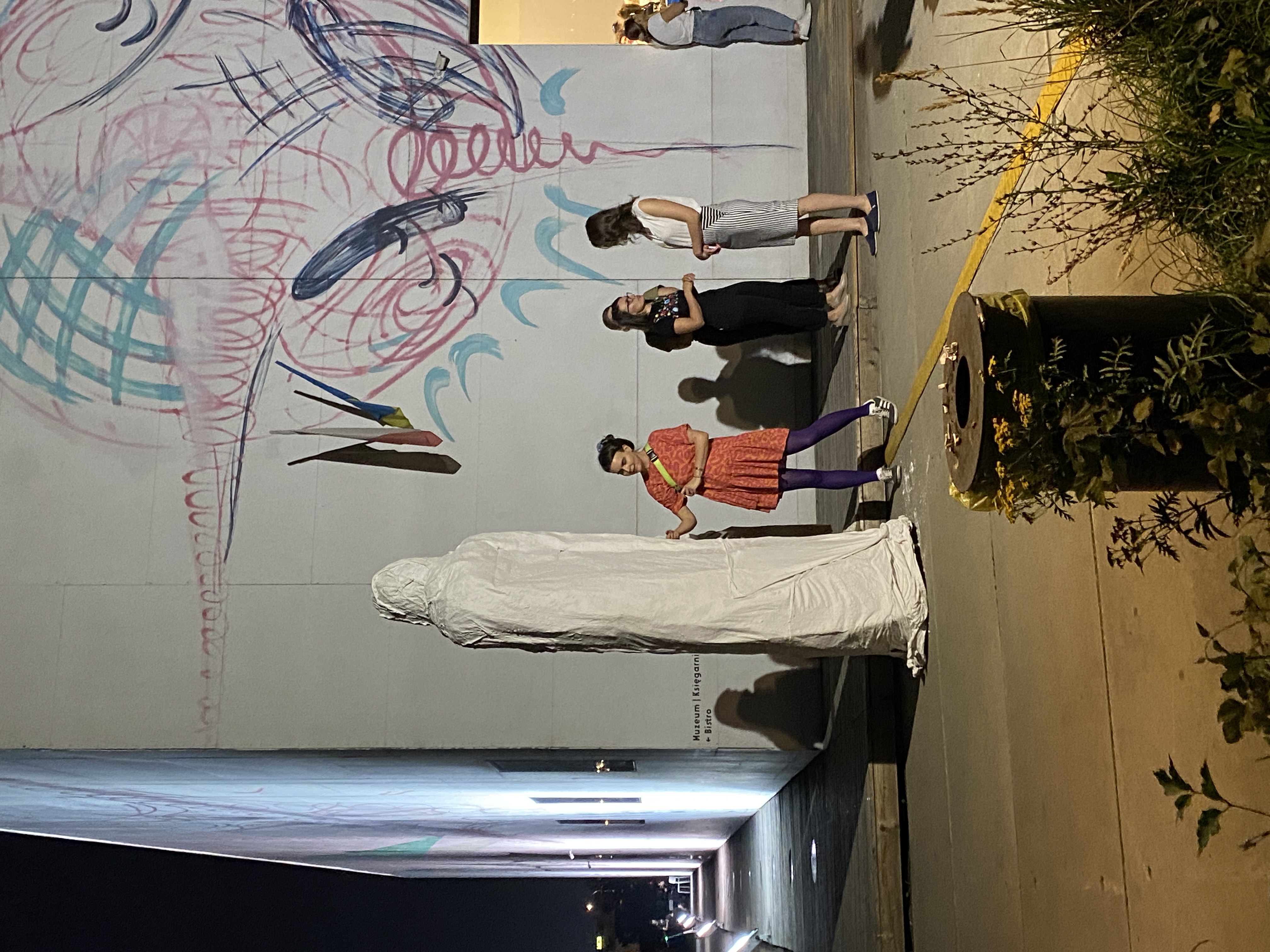 Giant in front of the Museum of Modern Art in Warsaw