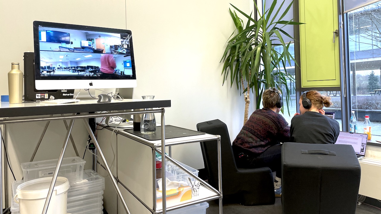 Hybrid team work practices at studio class 4000 Miles (2) – Closeness across Distance.