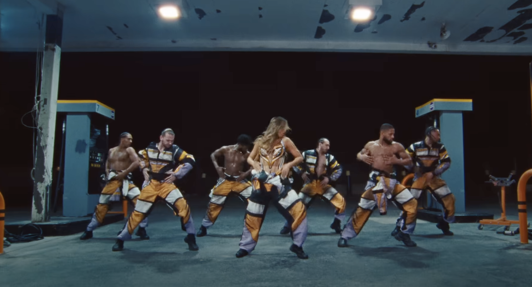 tate mcrae - 2 hands