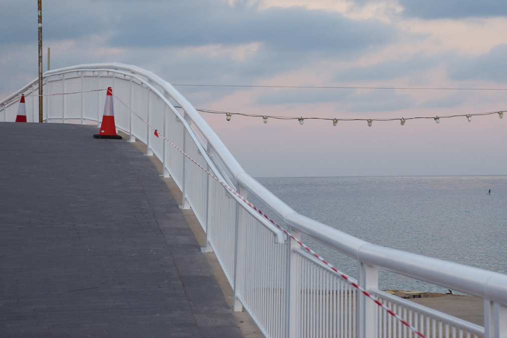 Wet paint, Platja del Bogatell, Barcelona ES.