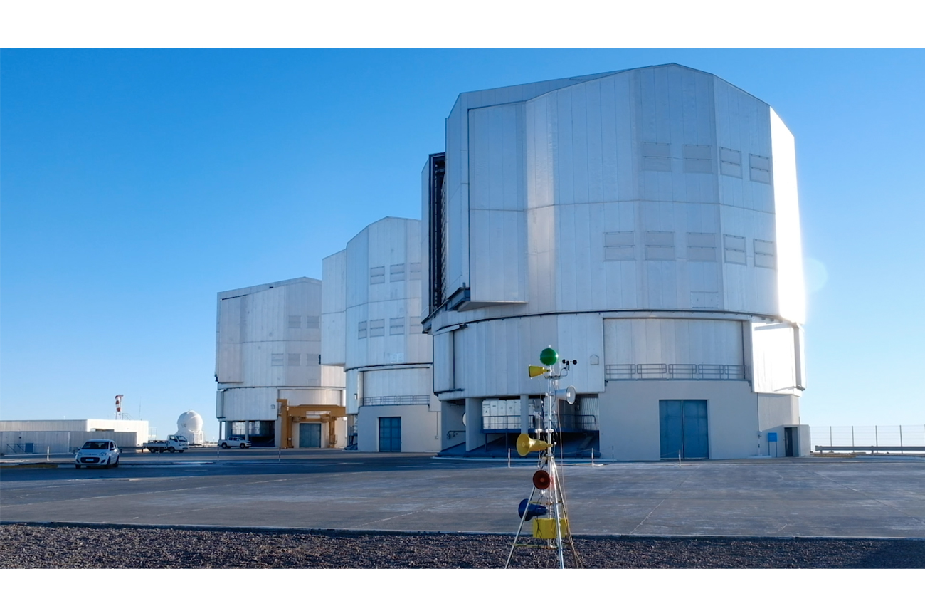 Nicole L'HuillierLa PARACANTORA en Paranal, 2019Digital video5'38"Thanks to MIT Media Lab Opera of the Future group, Residencia Simetría (ESO, ALMA, CERN), Arts at CERN, Observatorio ALMA, Observatorio Paranal ESO and Corporación Chilena de Video y Artes Electrónicas (CCHV)