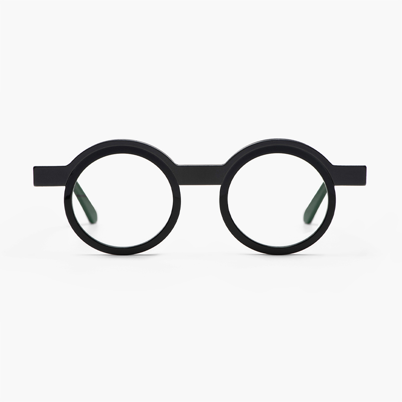 ︎︎︎TYRELL black