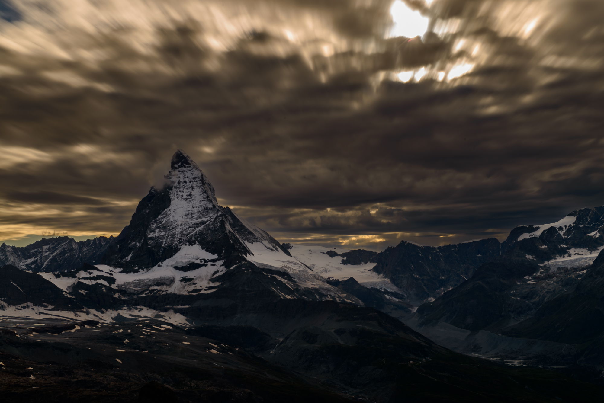 Pause longue le soir au couché du soleil depuis le Gonnergrat.