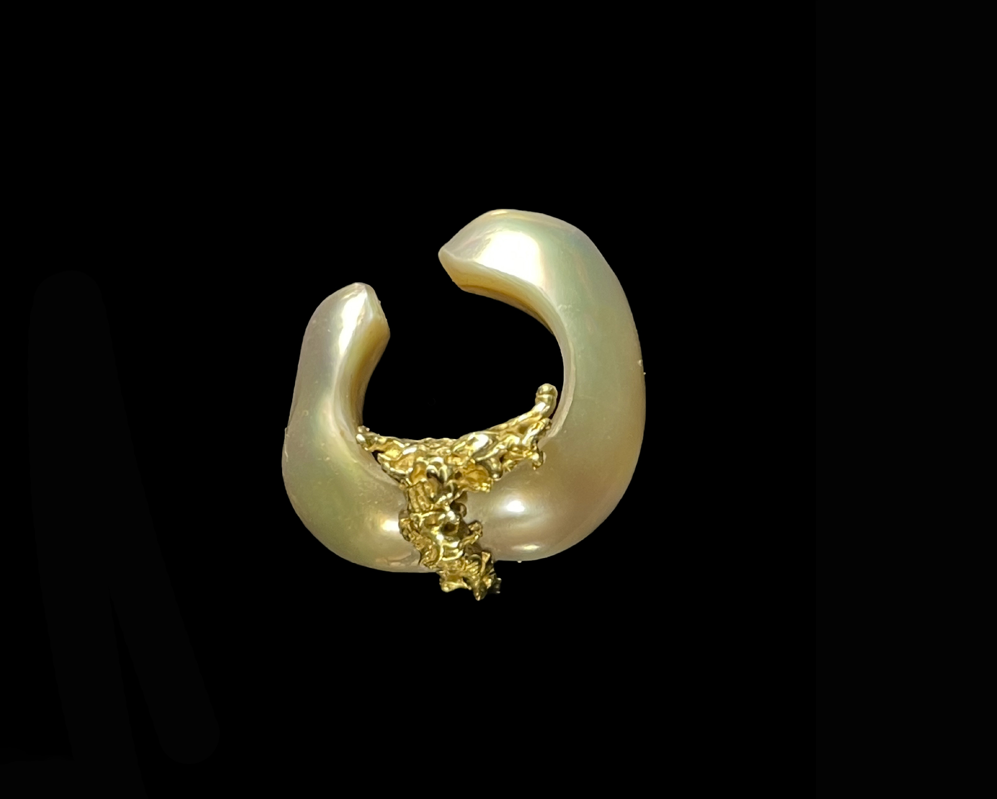 CUSTOM KINSUGI OF CUSTOMERS PEARL CUFF IN 18CT YELLOW GOLD