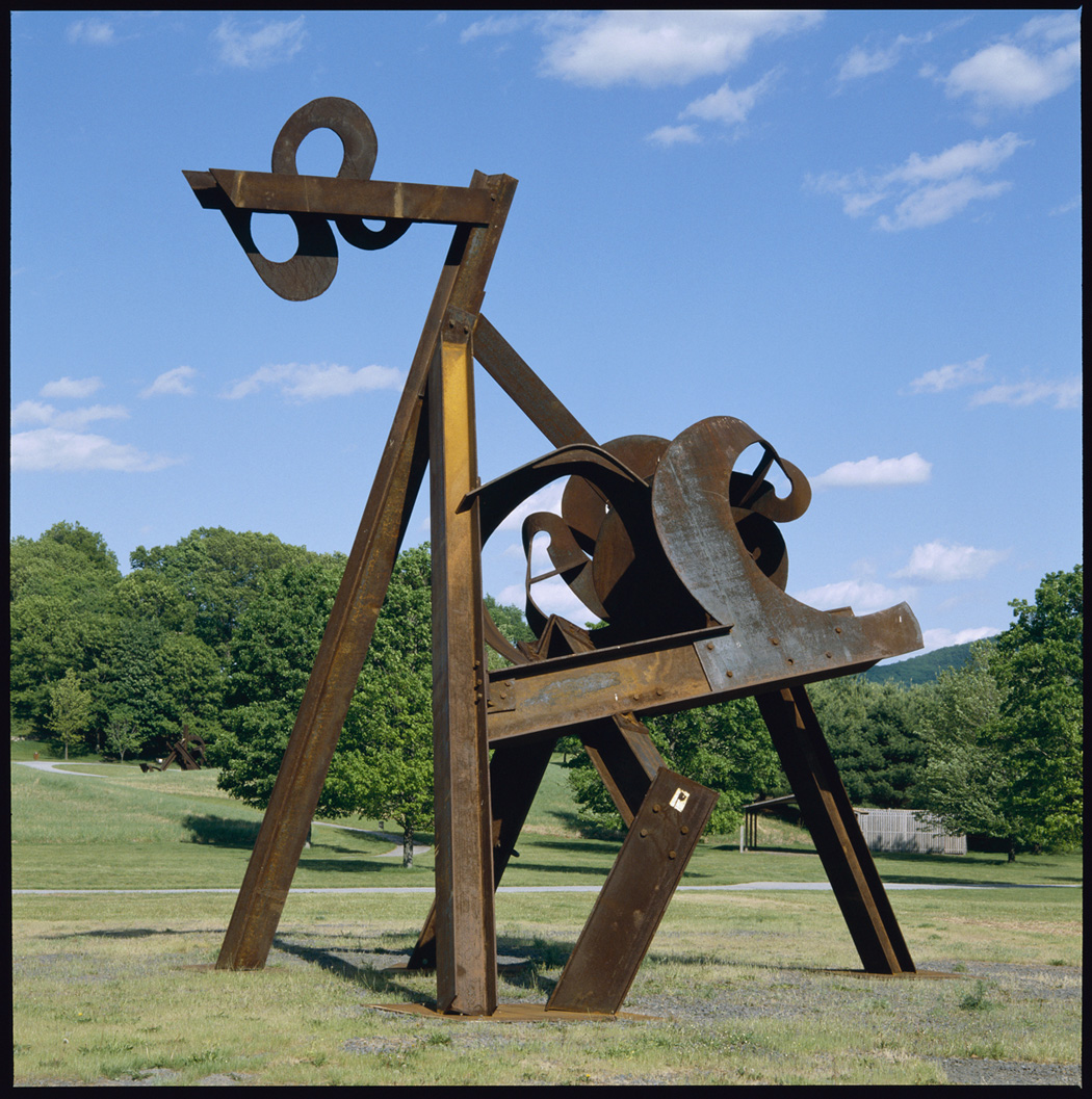 Beyond, 2004 steel 24’ x 21’ 6” x 20’ 6” Private Collection. Photograph ©Jerry L. Thompson.