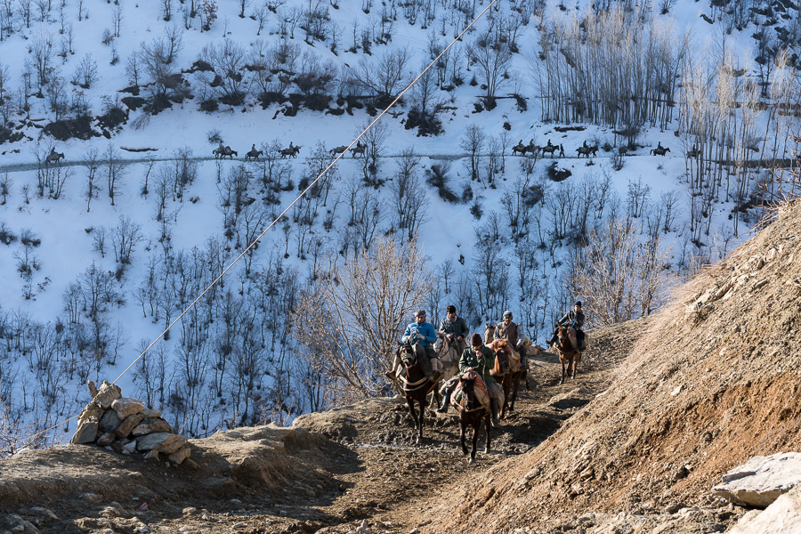 Village de Zale, Kurdistan, Irak, f&eacute;vrier 2017. L'Iran est &agrave; deux pas. Pour les karwanji, entre le point de chargement et l'endroit o&ugrave; les colis sont remis aux marchands iraniens,le trajet dure environ 2h, en passant par la douane.