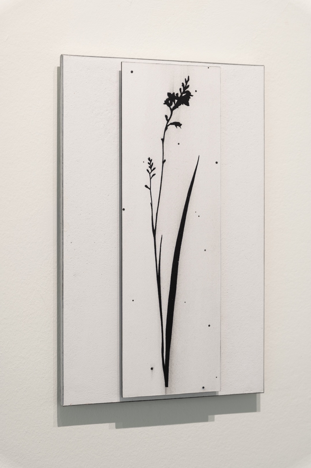 ‘How might embracing small accidents look like? Kris says elegant!’, 2023, conté pencil 			and acrylic on paper/aluminium, plaster/aluminium and plaster profile, 30 x 20 cm, collection Ministry of Foreign Affairs of the Netherlands (photo: Eric de Vries)