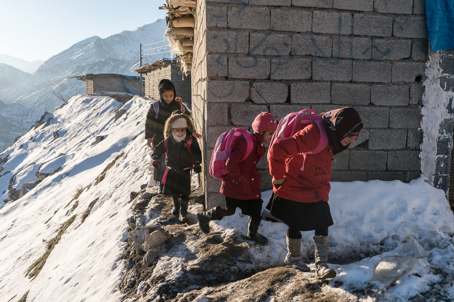 Village de Zale, Kurdistan, Irak. Avant l'arrivée des kolbers, les enfants vont à l'école.