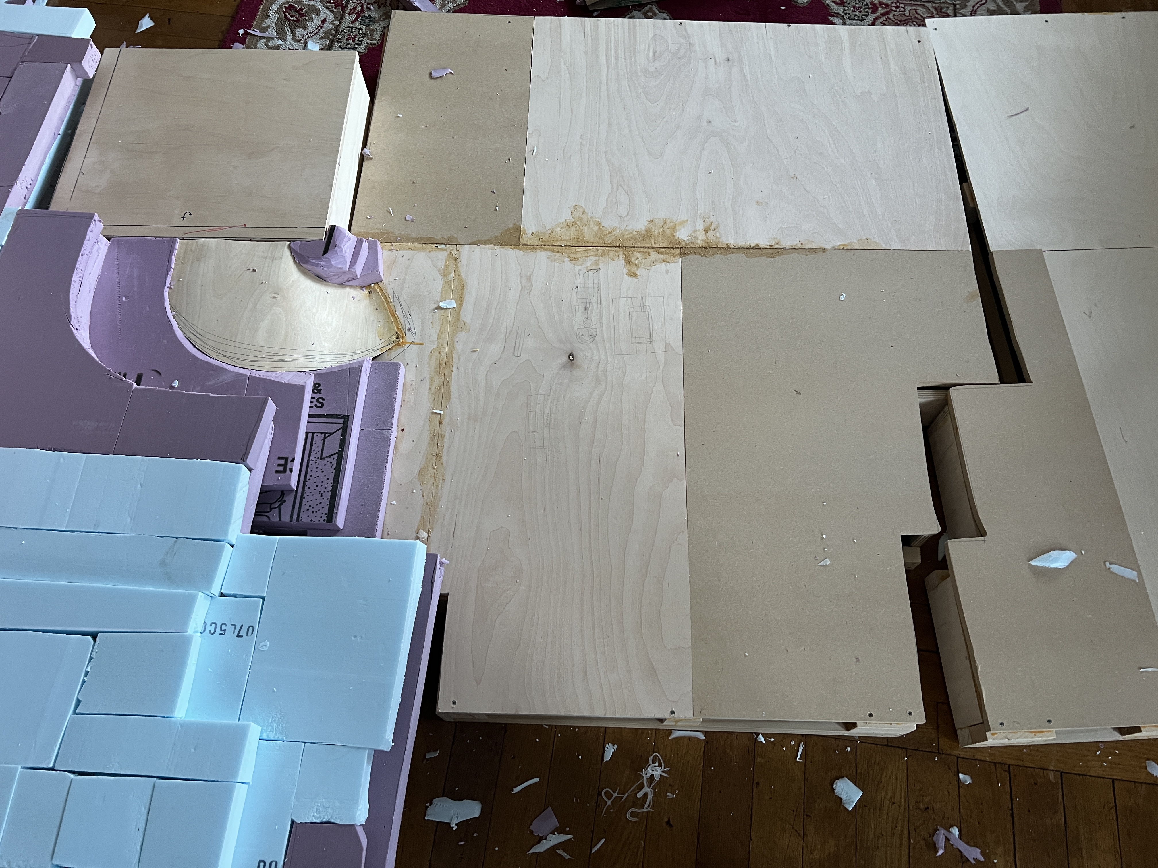 Pull apart side piece for easy shooting. Bent wooden pathway fro tie downs. 