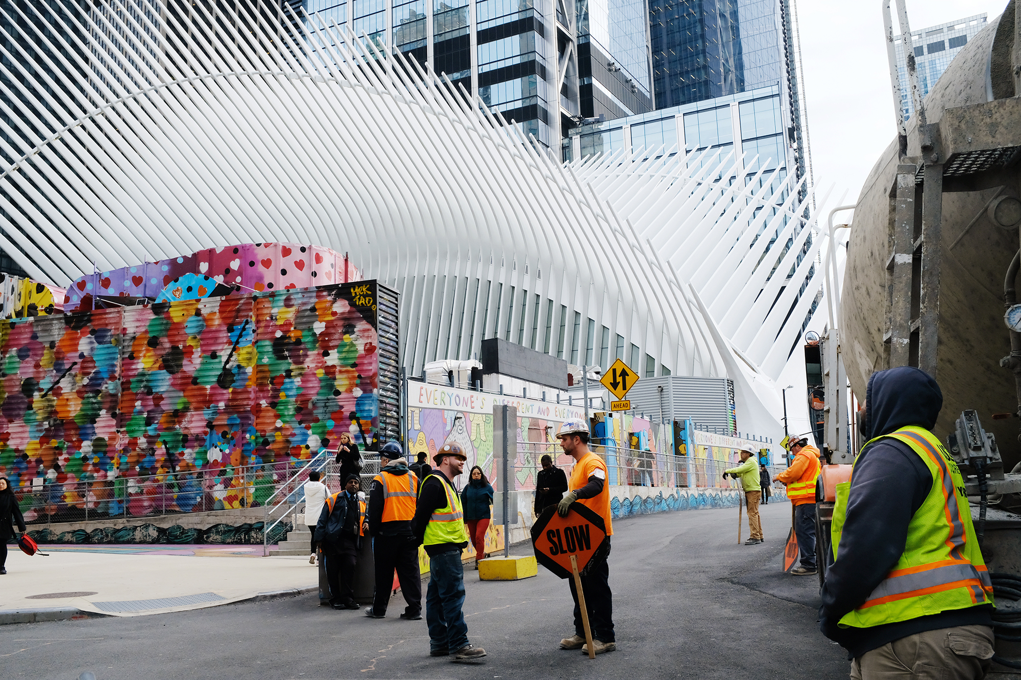 Philippe Sarfati-architecture photography-photographer-photography-street-documentary-architecture-new york city-usa-workers-santiago calatrava-world trade center-wtc hub-building site-discussion-slow