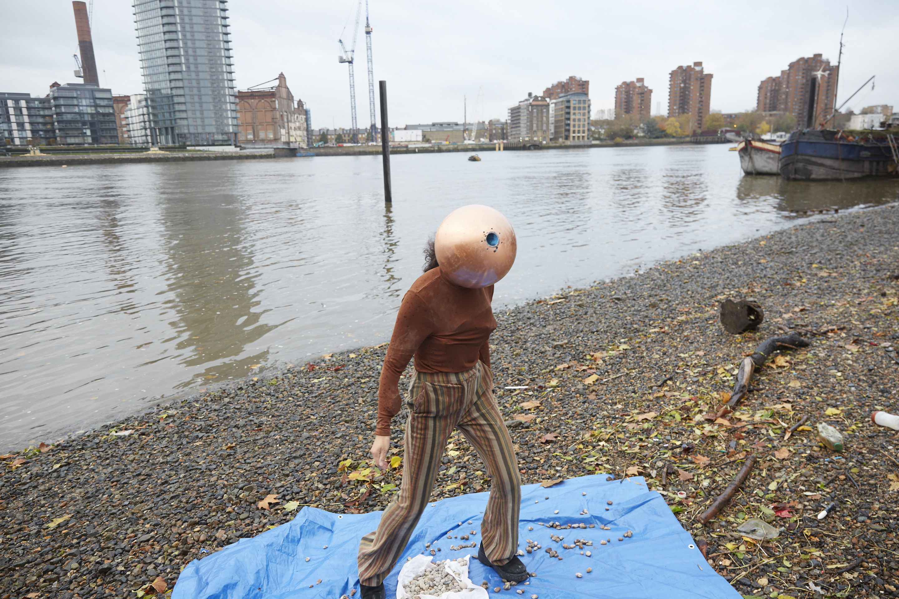 Live Performance,Battersea River Bank, 2020 (Photo by Manuel Manson)