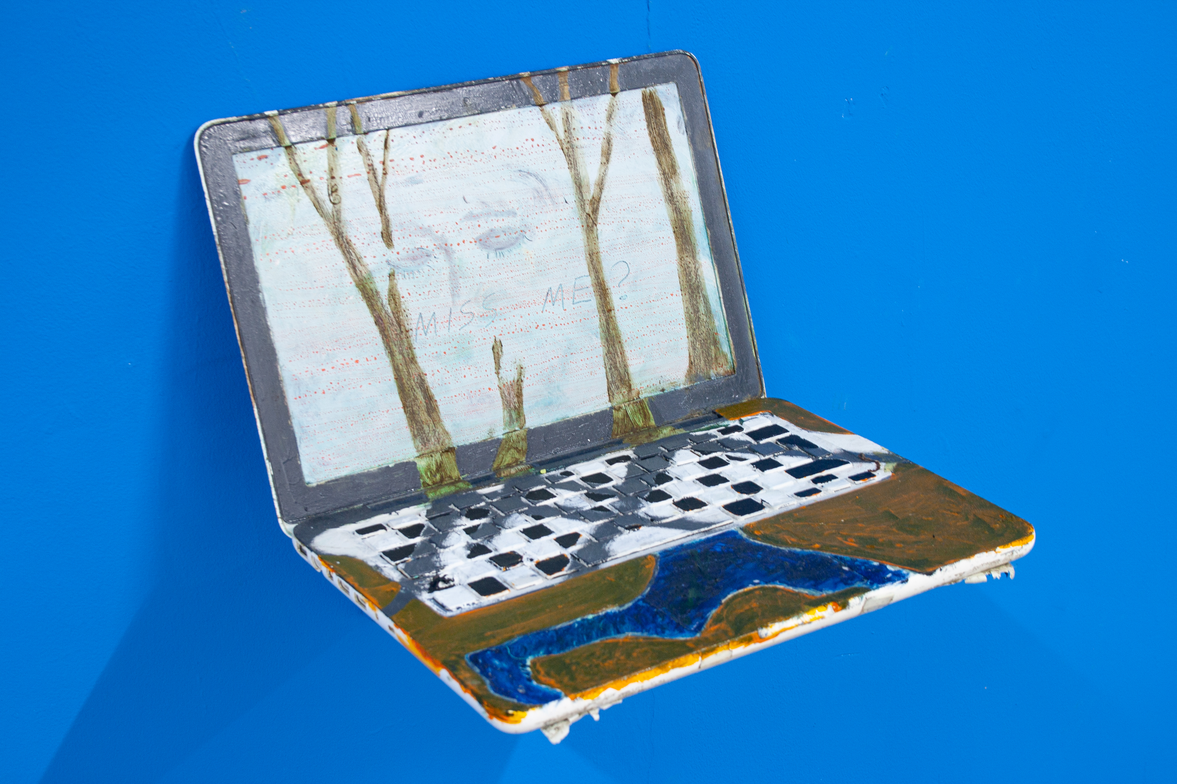 Miss me? 20x33x32cm, 2023