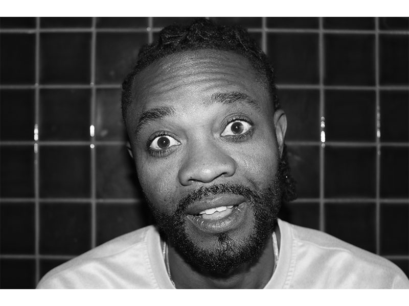 Fred; Sprache: Bini, Englisch – auch in den stressigsten Situationen am lachen