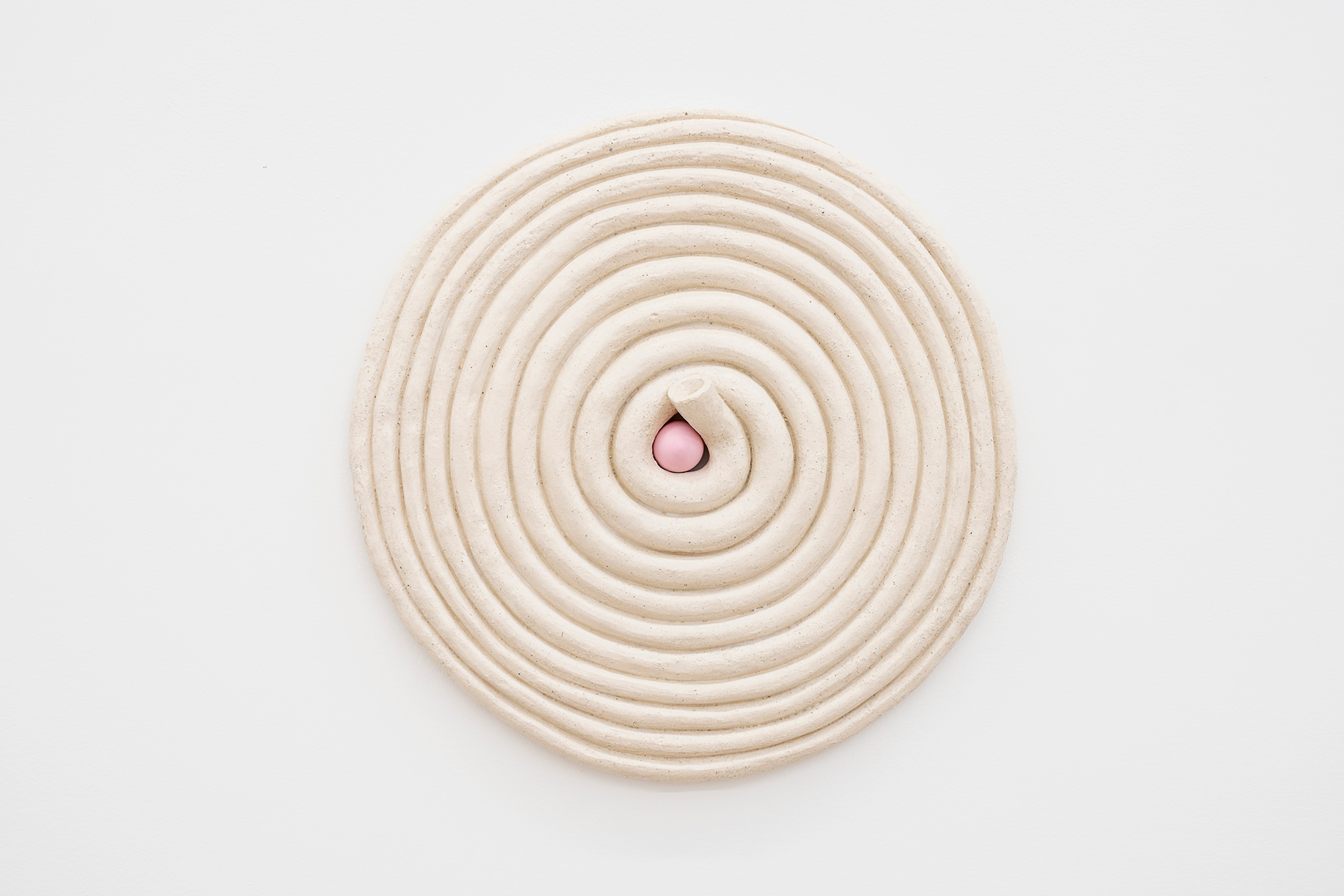 Pedro Wirz, Guard`&aacute;guas (Mangueira) (2017) | Fired clay, plaster and acrylic paint, 54.5 cm &oslash; x 7.5 cm