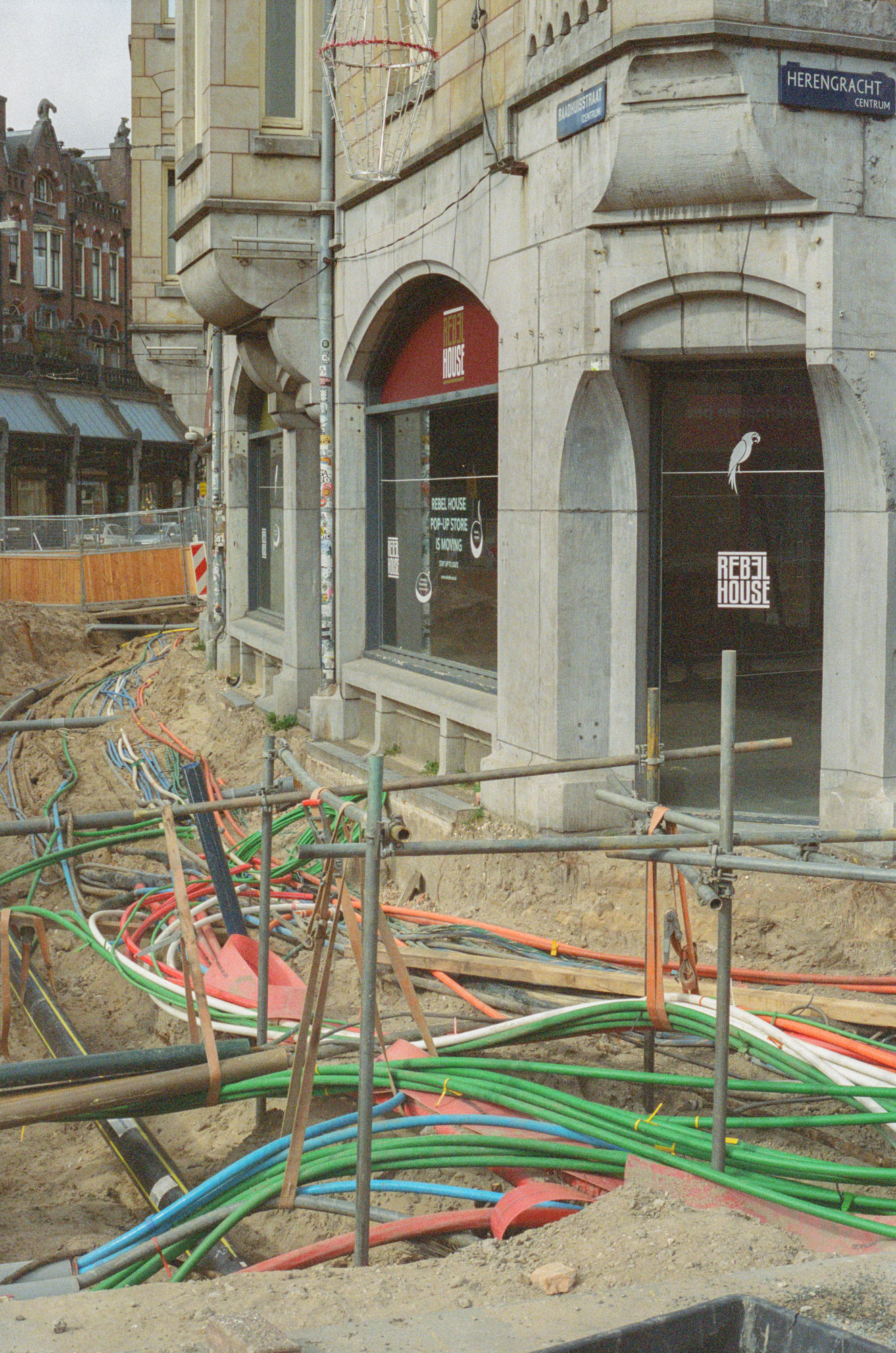 Olympus OM-1 / Portra 800